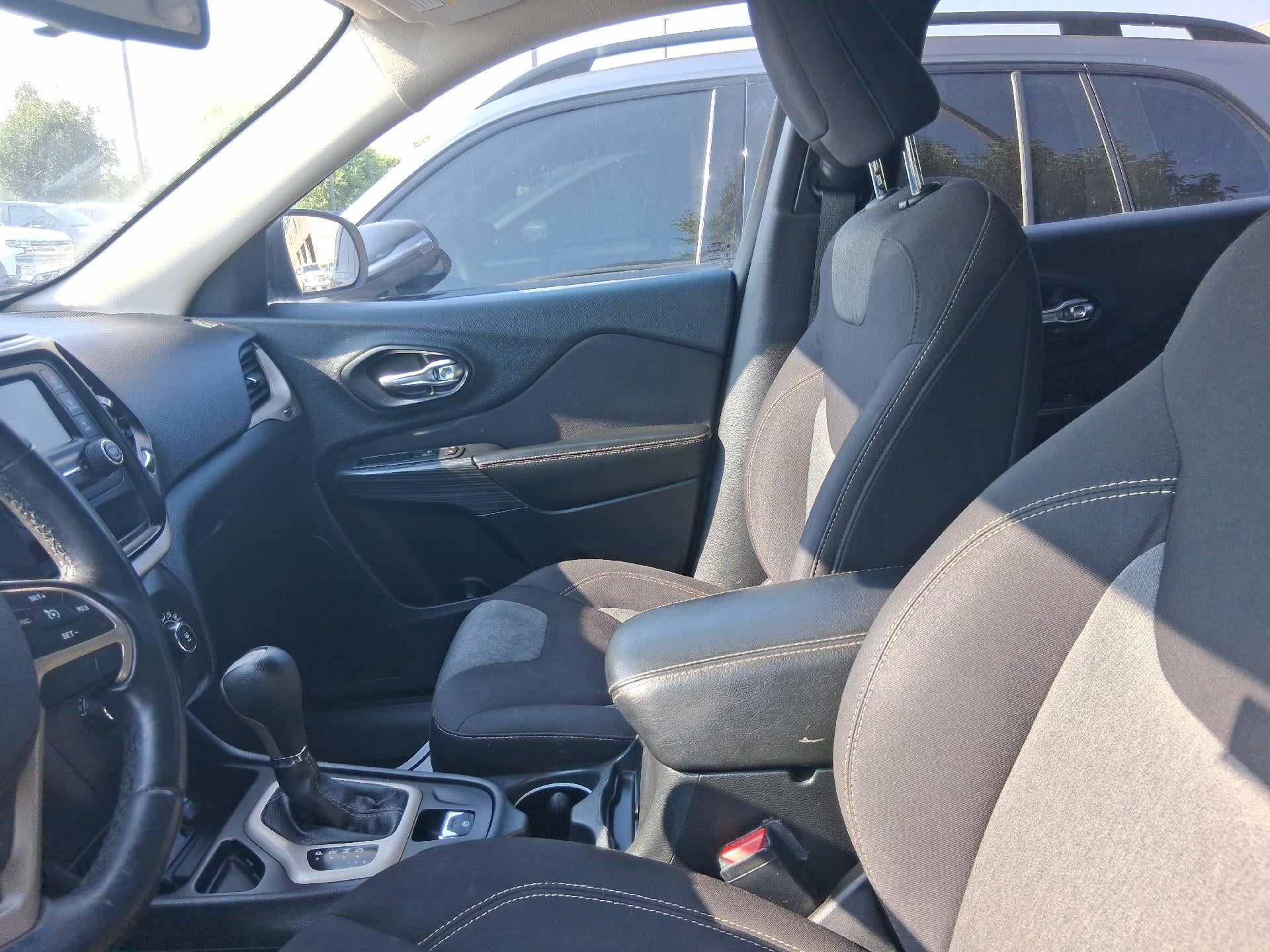 2015 Jeep Cherokee 6-Way Seat, Keyless Entry, Cruise Control, Air Conditioning