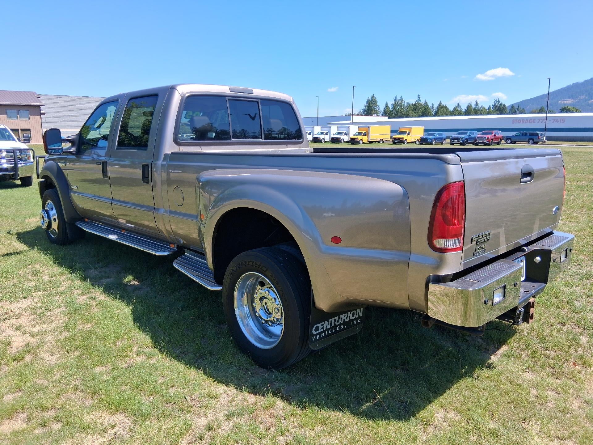 2005 Ford Super Duty F-550 DRW Lariat, Dually, AM/FM Stereo