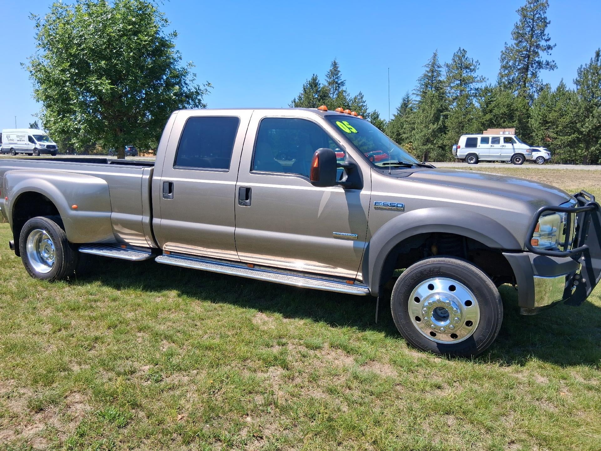 2005 Ford Super Duty F-550 DRW Lariat, Dually, AM/FM Stereo