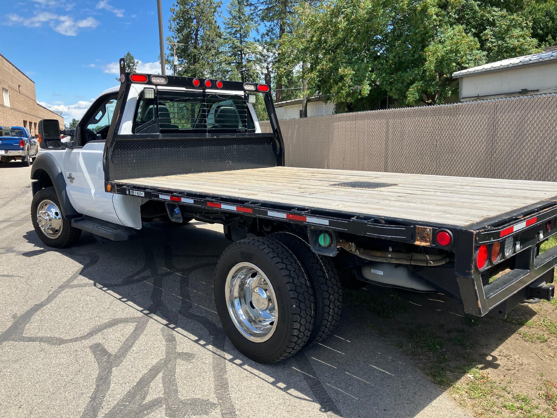 2016 Ford Super Duty F-550 DRW XL, Flatbed, Air Conditioning, 6.7L Engine