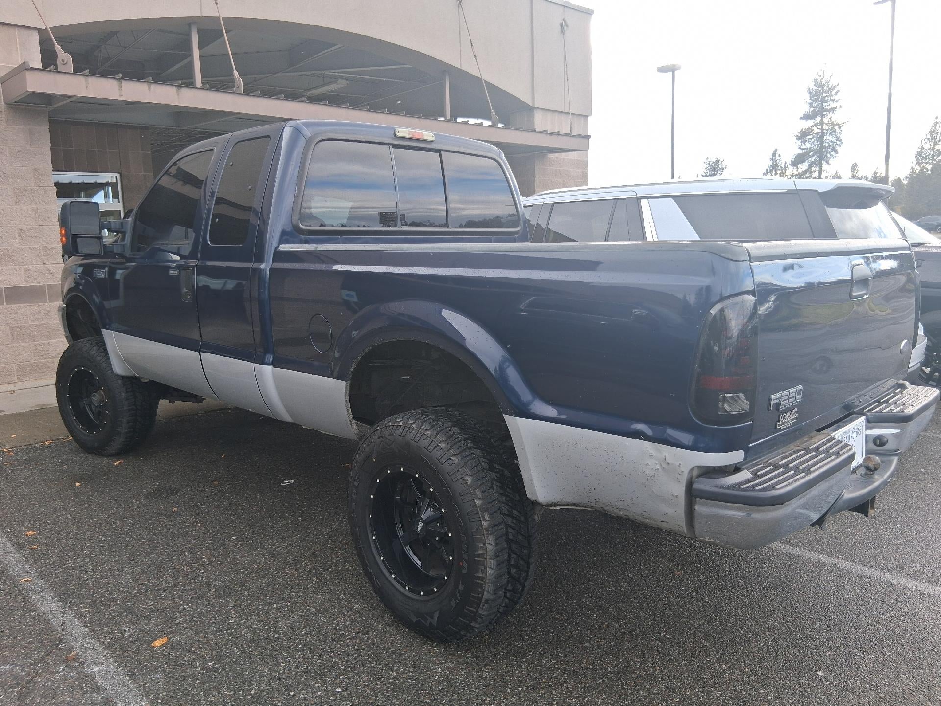 2004 Ford Super Duty F-250 3" Lift, Tow Package, 6.0L V8 Engine