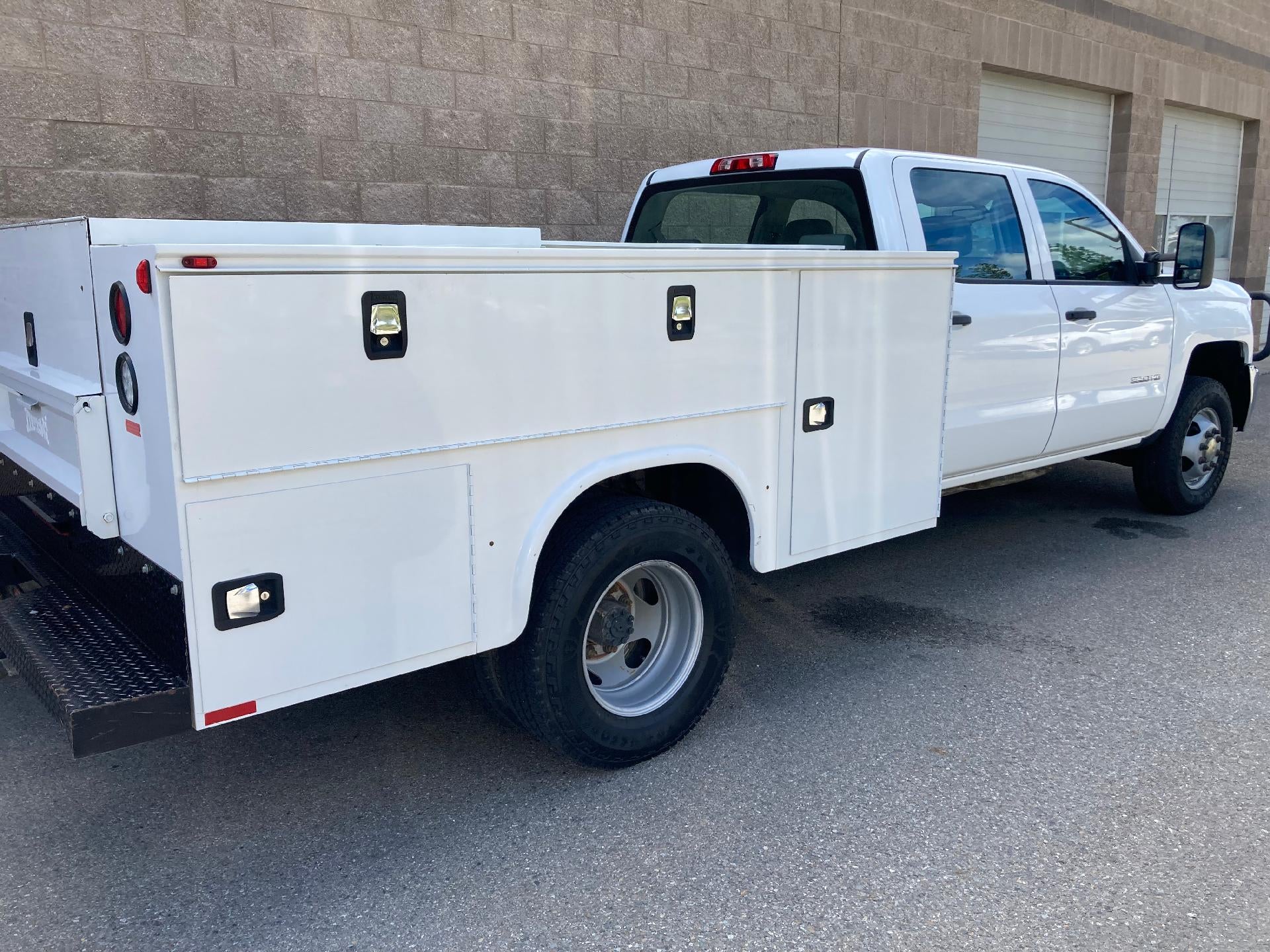 2016 Chevrolet Silverado 3500 HD Chassis Cab Service Body, Air Conditioning, Cruise Control,