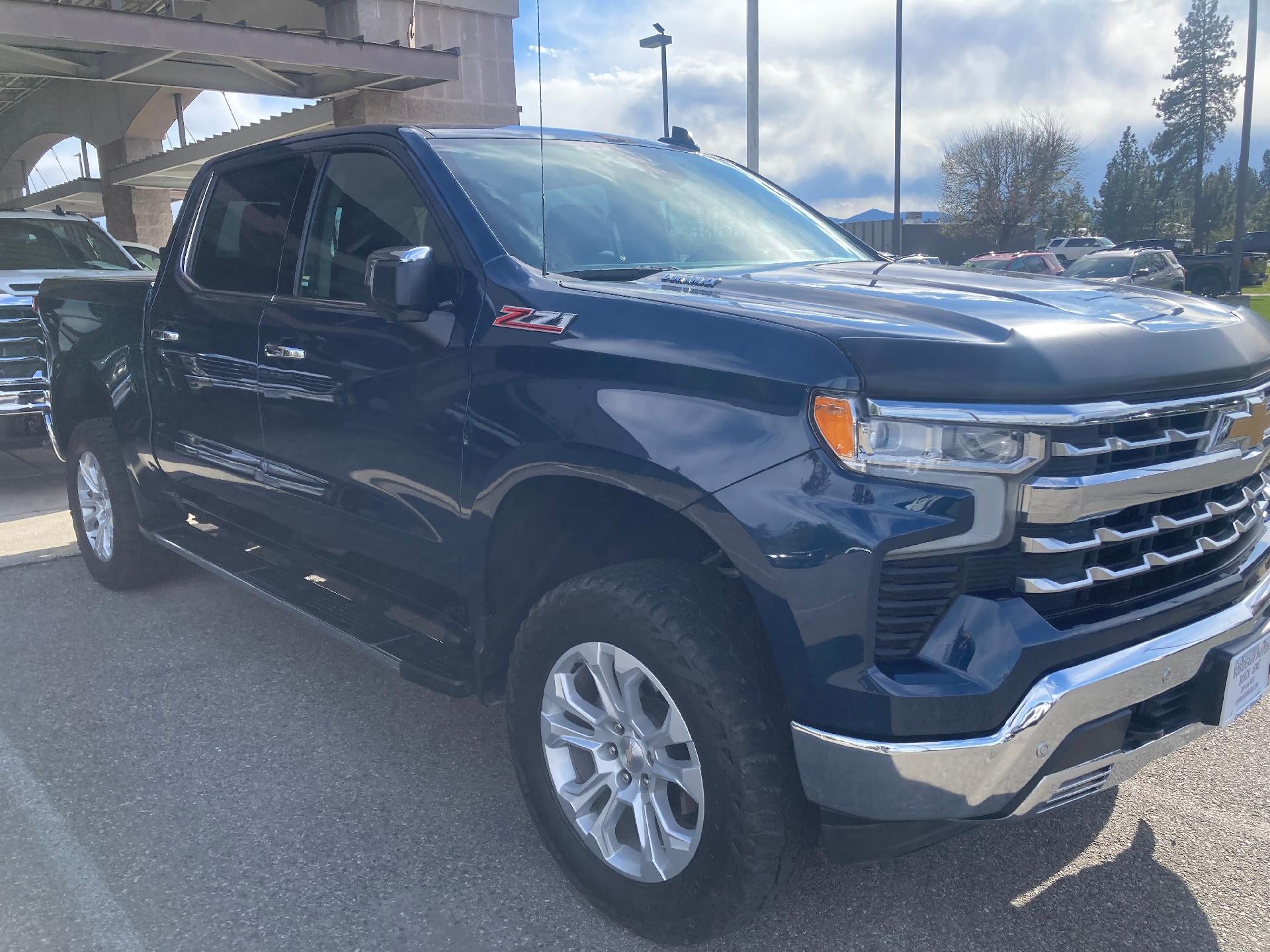 2023 Chevrolet Silverado 1500 Power Memory Lumbar Seat, Power Sunroof, Technology Package, Wireless Charging