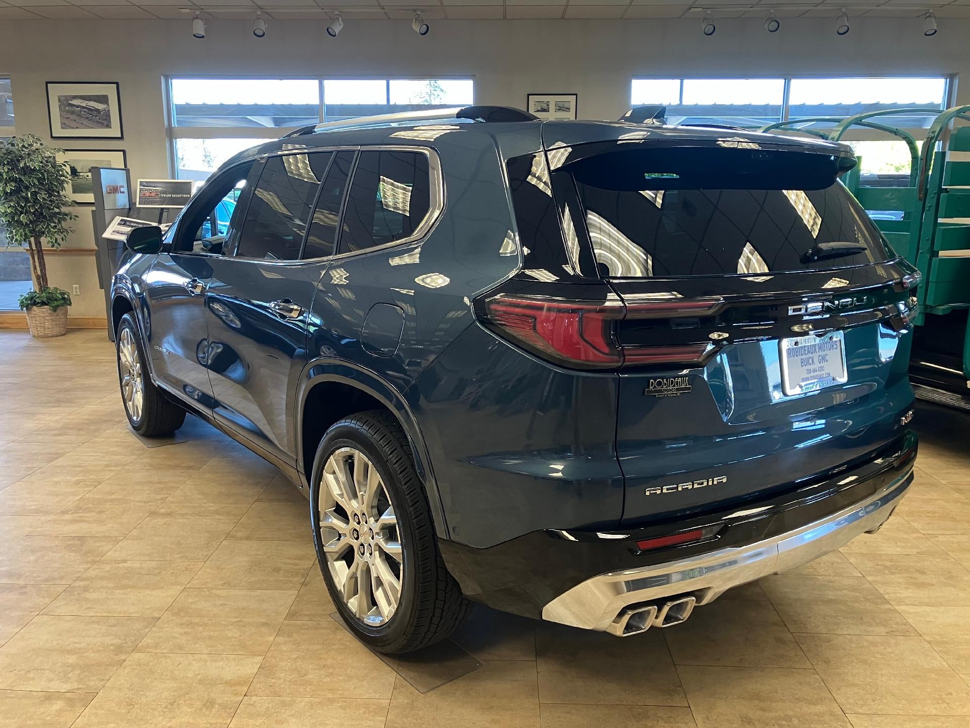 2026 GMC Acadia FWD Denali
