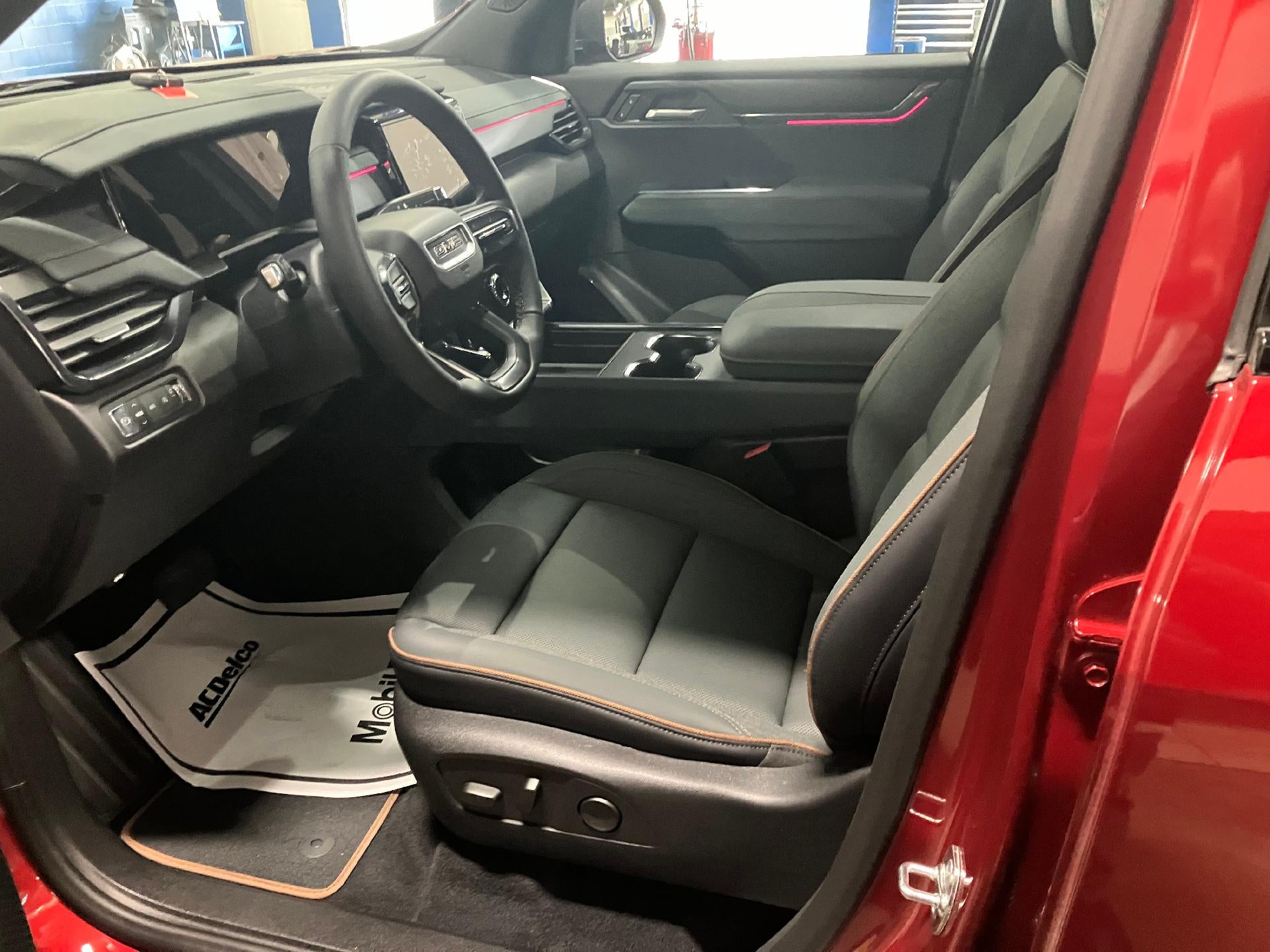 2026 GMC Acadia Power Heated and Cooled Seat, Panoramic Sunroof, Luxury Package