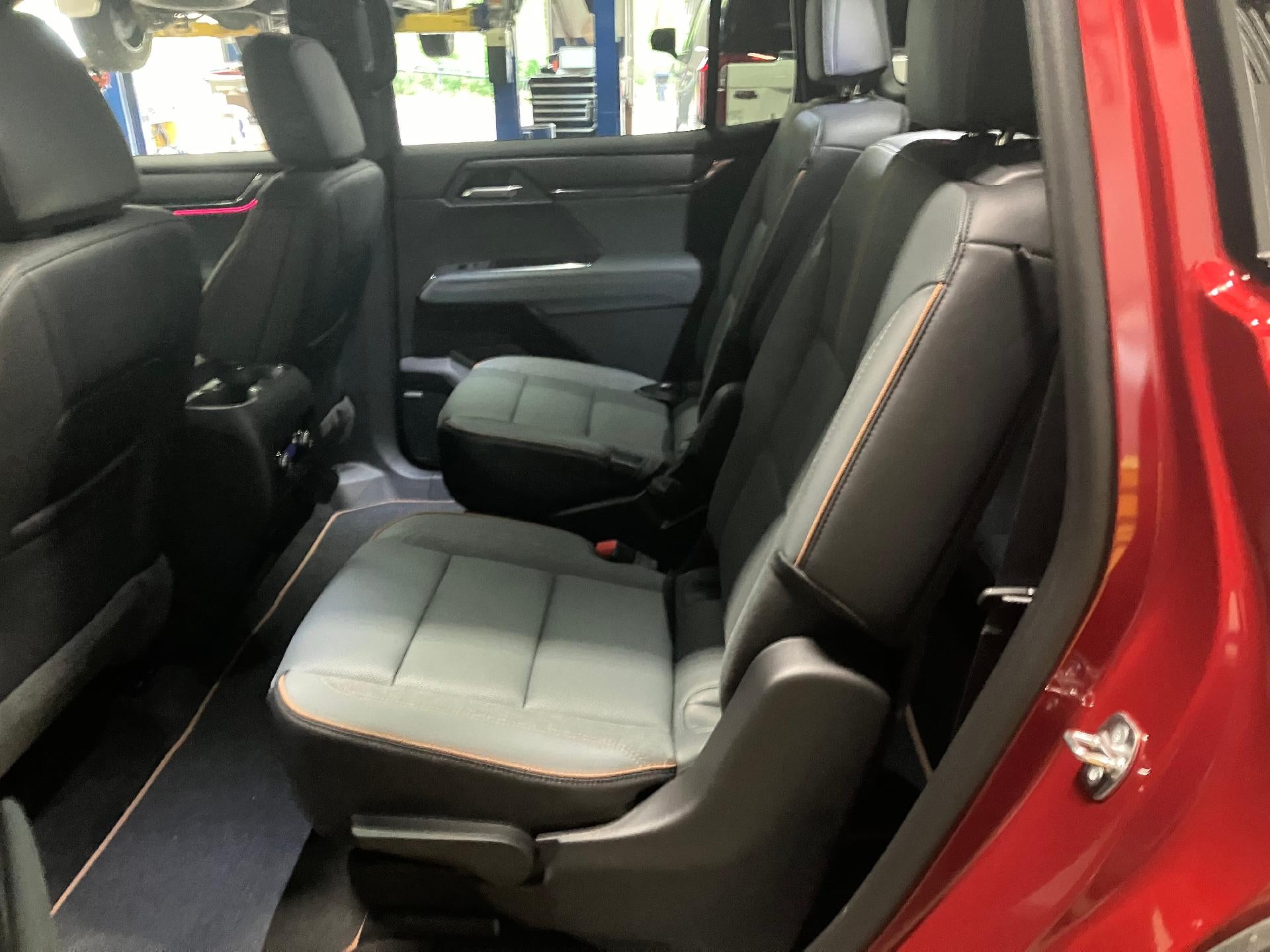 2026 GMC Acadia Power Heated and Cooled Seat, Panoramic Sunroof, Luxury Package