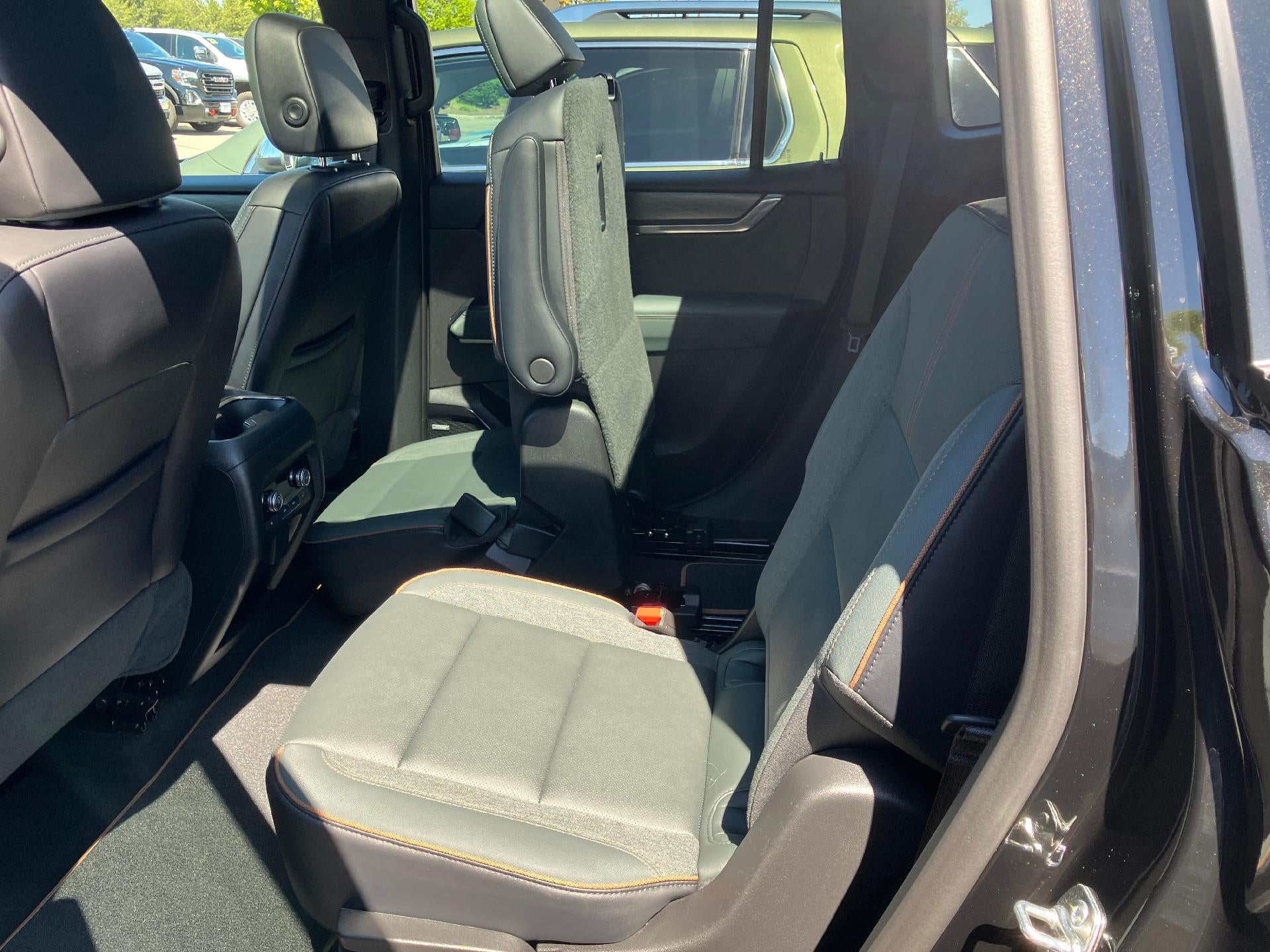 2026 GMC Acadia Power Lumbar Heated and Cooled Seat, Adaptive Cruise Control, Luxury Package