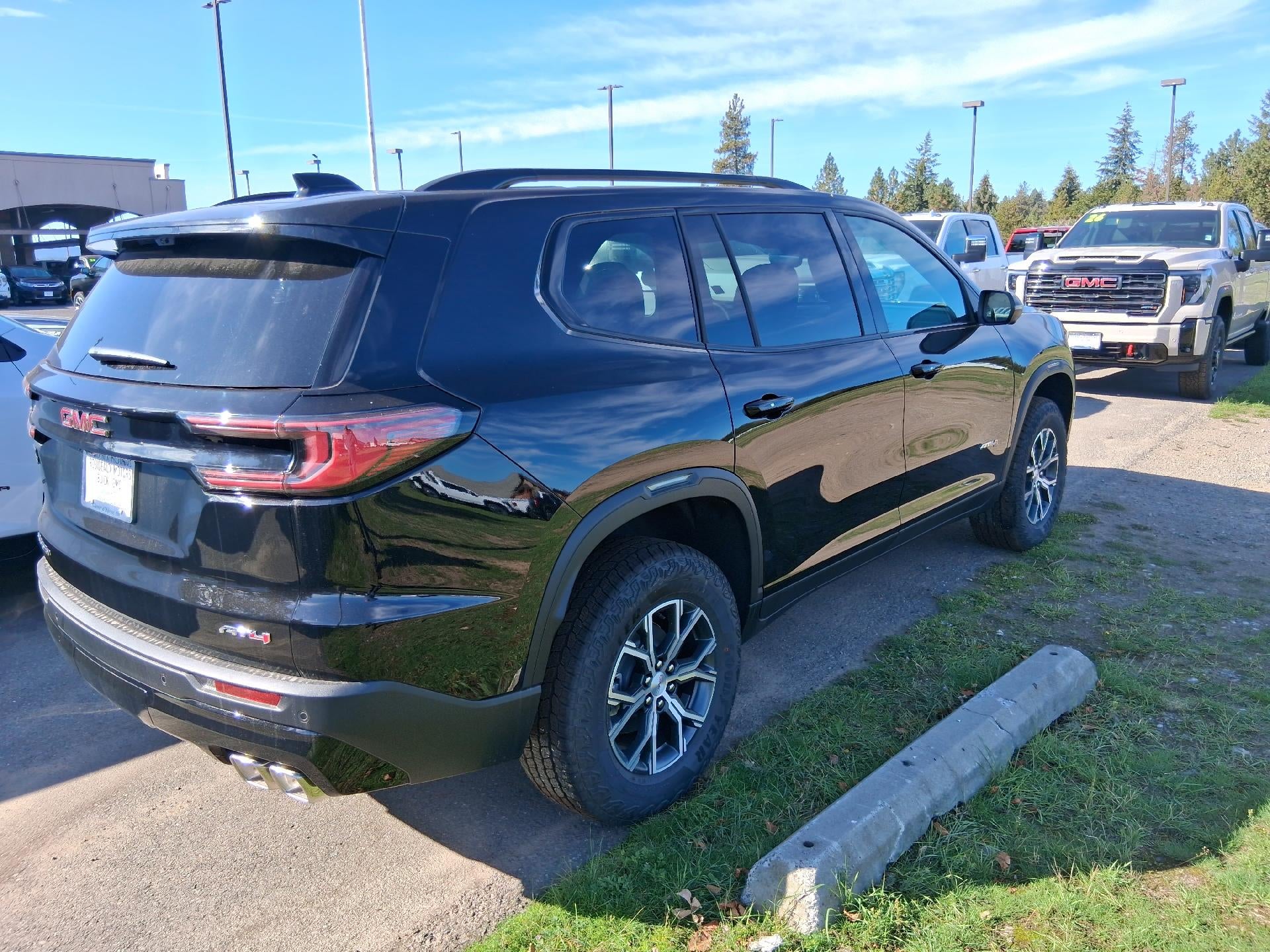 2026 GMC Acadia AWD AT4