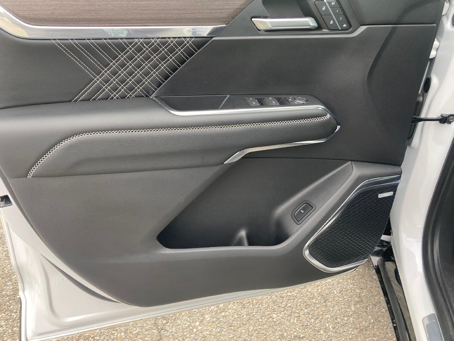 2024 GMC Acadia Power Lumbar Memory Heated and Cooled Seat, Panoramic Sunroof, Luxury Package