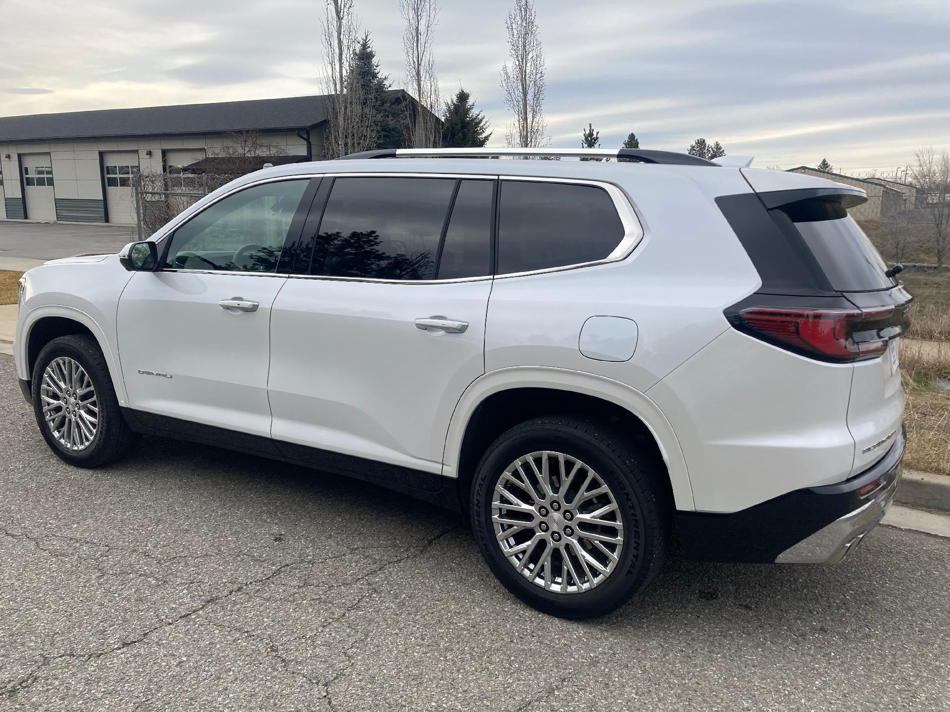 2024 GMC Acadia Power Lumbar Memory Heated and Cooled Seat, Panoramic Sunroof, Luxury Package