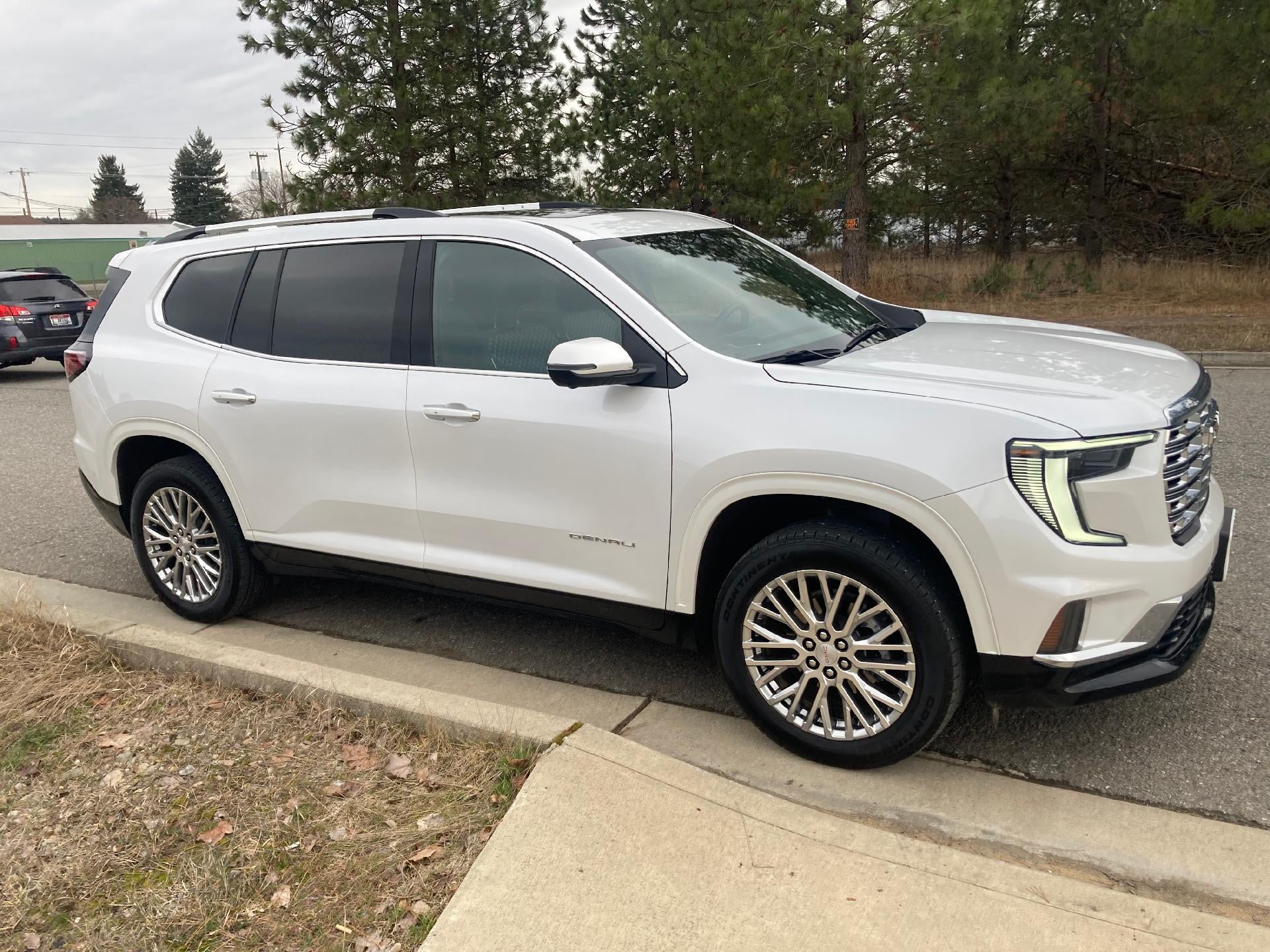 2024 GMC Acadia Power Lumbar Memory Heated and Cooled Seat, Panoramic Sunroof, Luxury Package