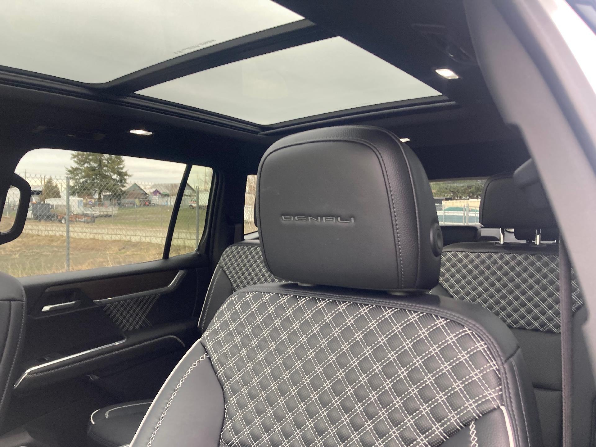 2024 GMC Acadia Power Lumbar Memory Heated and Cooled Seat, Panoramic Sunroof, Luxury Package