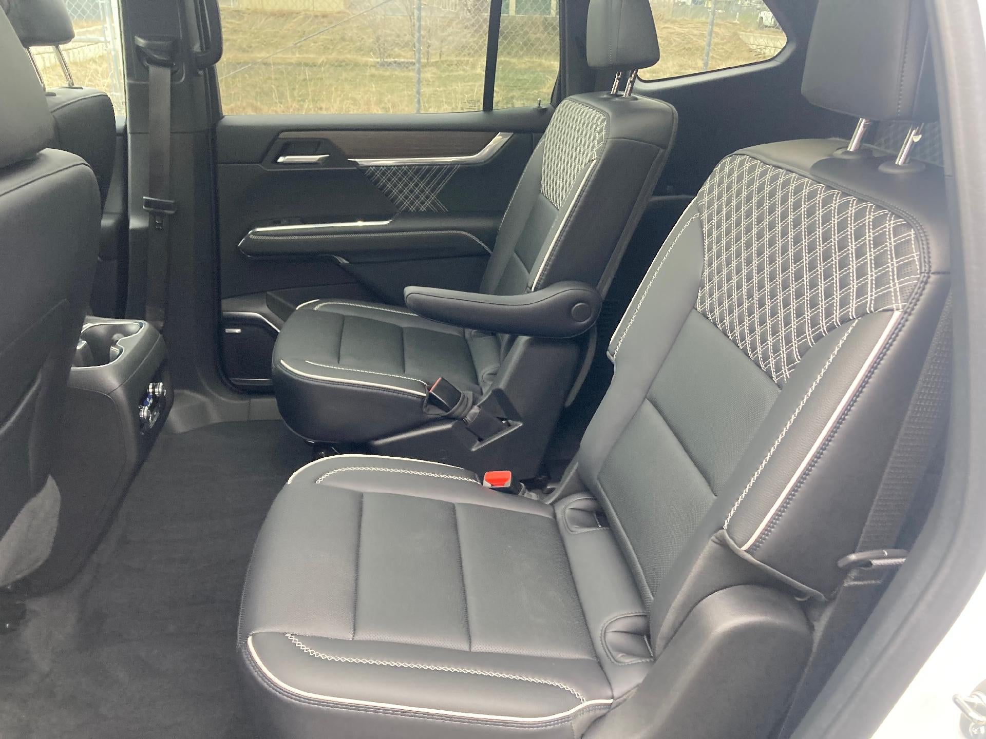 2024 GMC Acadia Power Lumbar Memory Heated and Cooled Seat, Panoramic Sunroof, Luxury Package