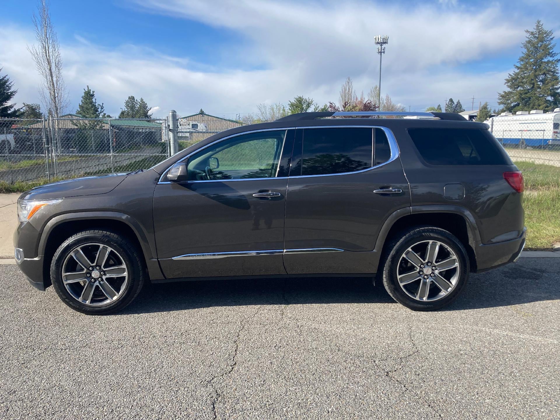 2019 GMC Acadia Power Memory Lumbar Heated and Cooled Seat, Dual Skyscape Sunroof, Technology Package