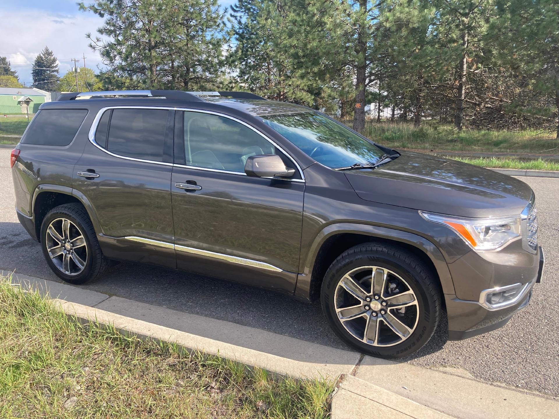 2019 GMC Acadia Power Memory Lumbar Heated and Cooled Seat, Dual Skyscape Sunroof, Technology Package