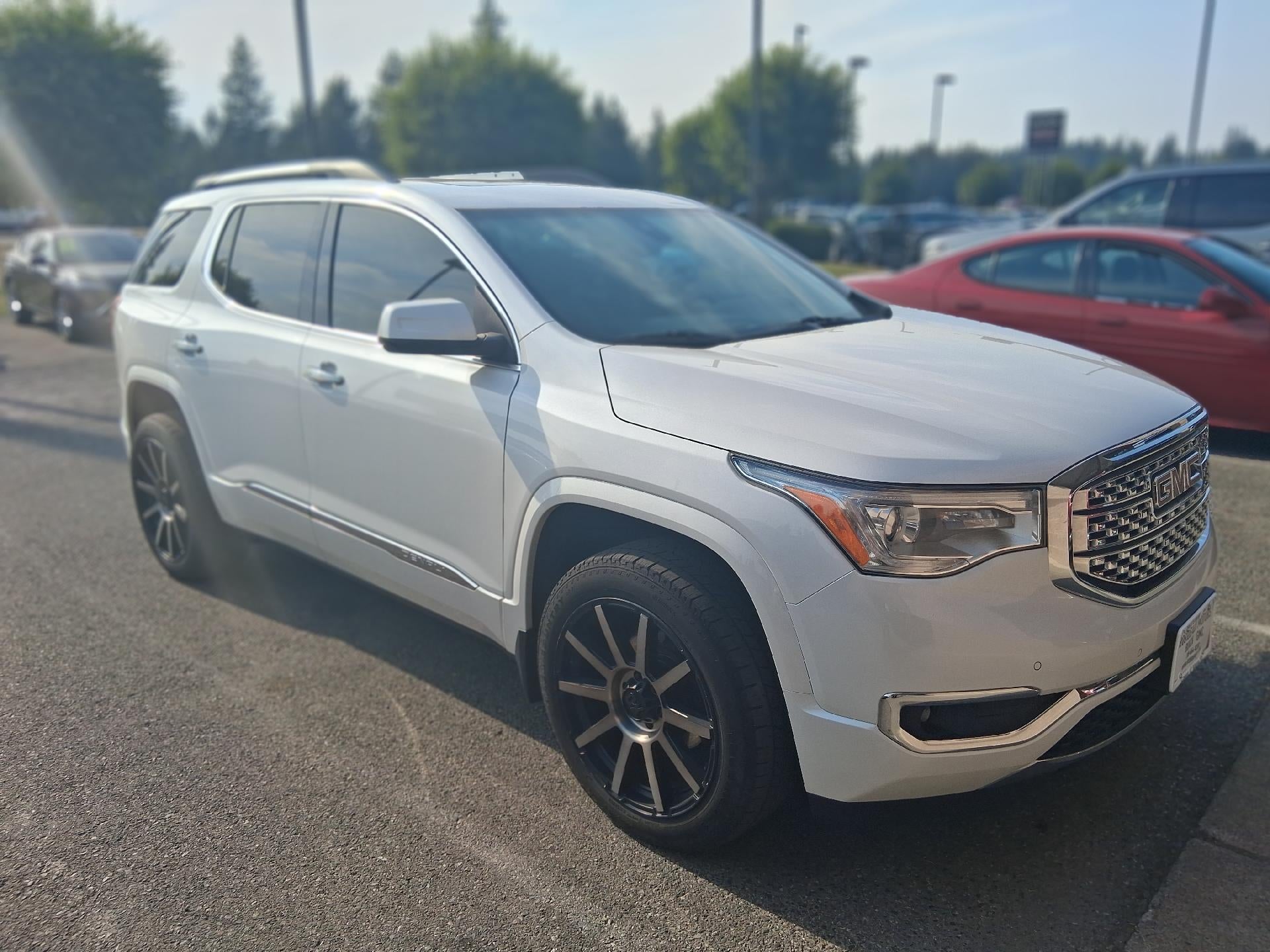 2017 GMC Acadia Memory Power Lumbar Seat, Navigation, Park Assist