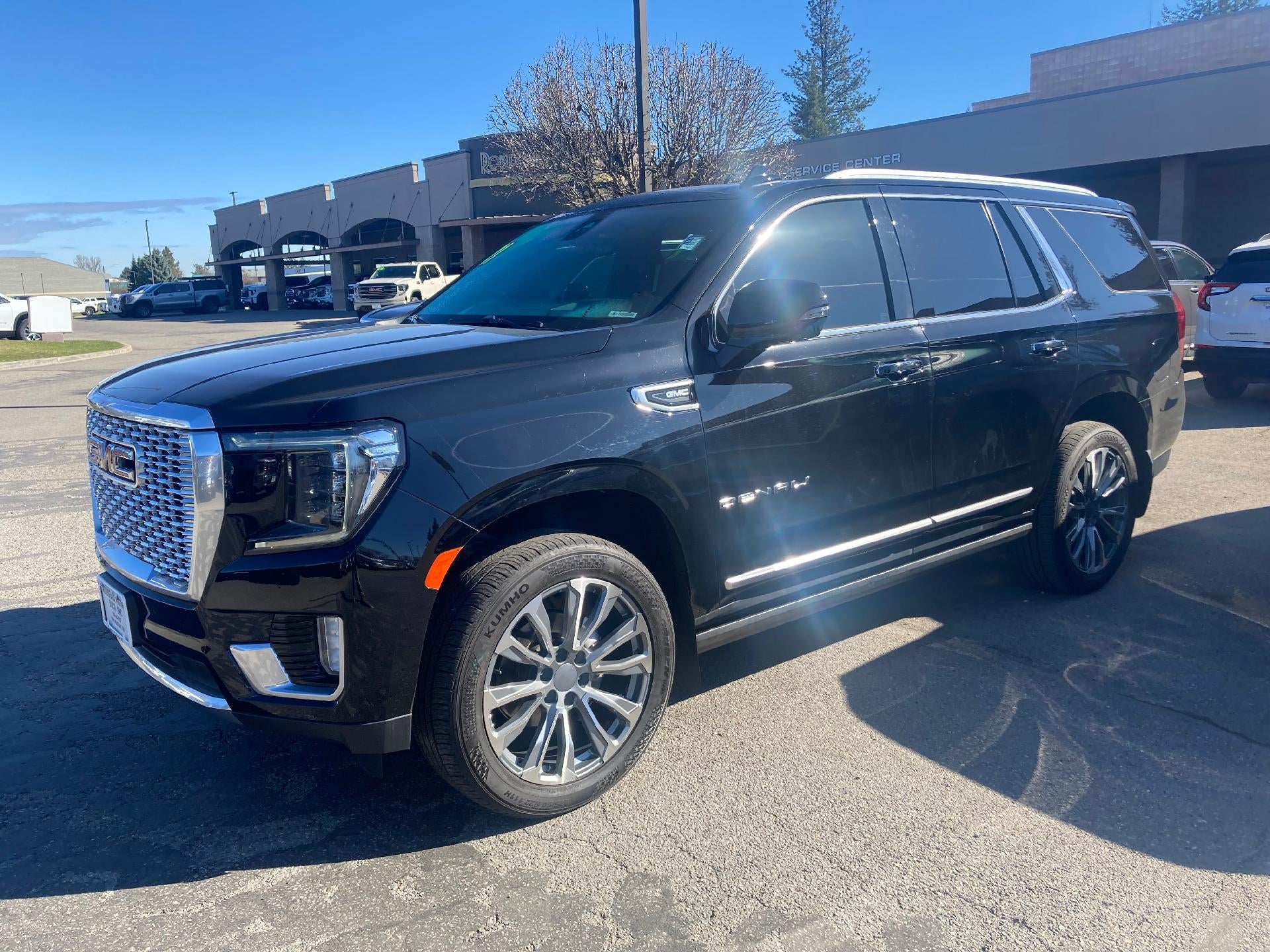 2021 GMC Yukon Power Lumbar Heated and Cooled Seats, 3rd Row, Power Dual Pane Panoramic Sunroof