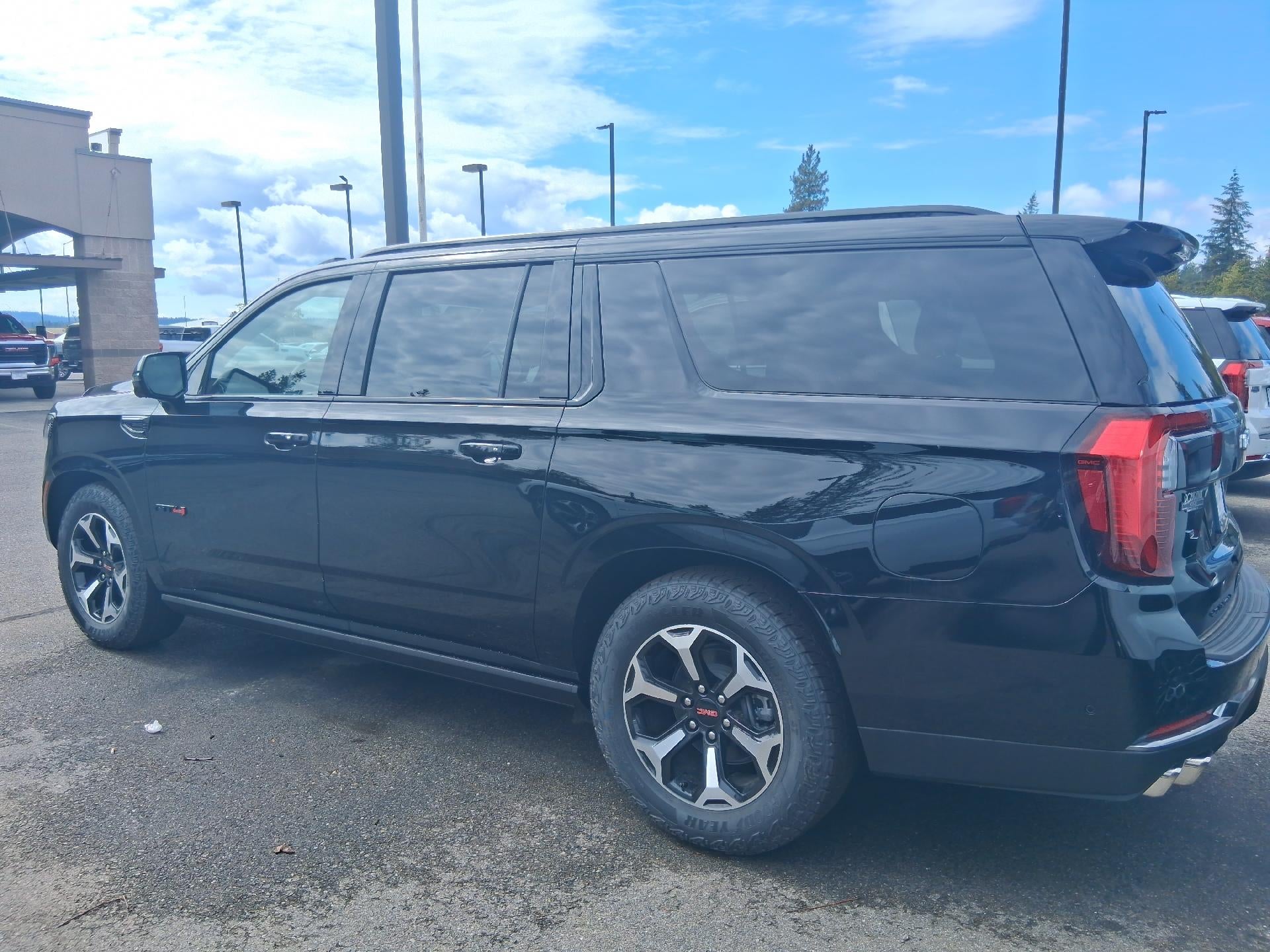 2026 GMC Yukon XL 4WD 4dr AT4