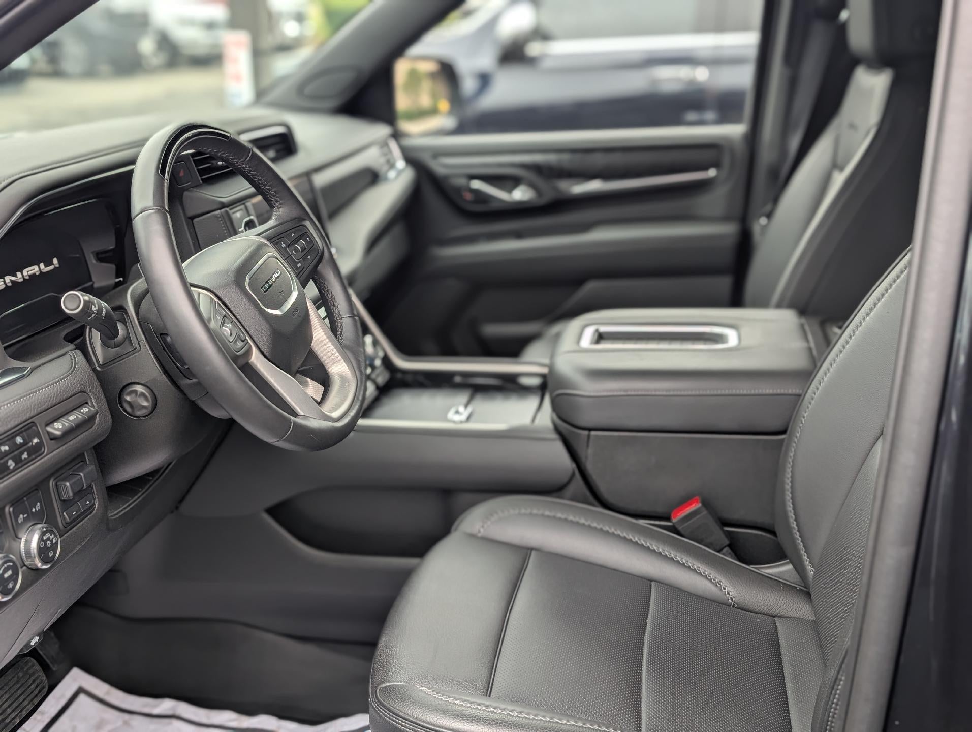 2023 GMC Yukon XL Memory Power Lumbar Seat, Power Dual Pane Panoramic Sunroof, Technology Package