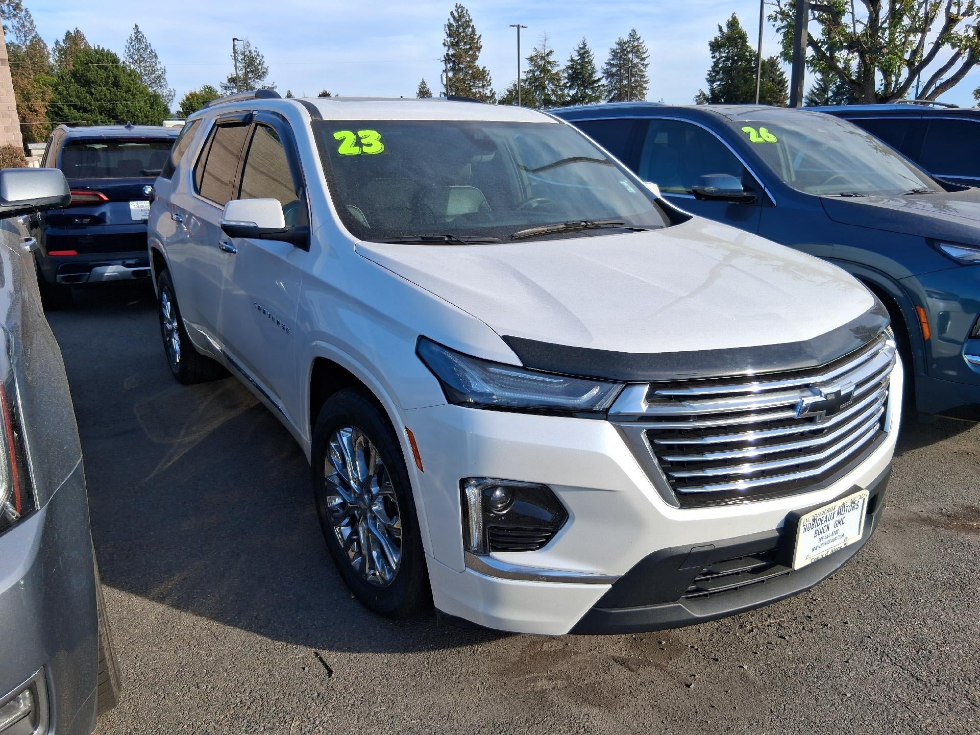 2023 Chevrolet Traverse Dual Skyscape Sunroof, Power Lumbar Seat, Navigation