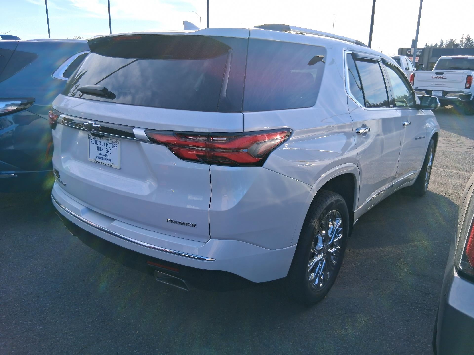 2023 Chevrolet Traverse Dual Skyscape Sunroof, Power Lumbar Seat, Navigation