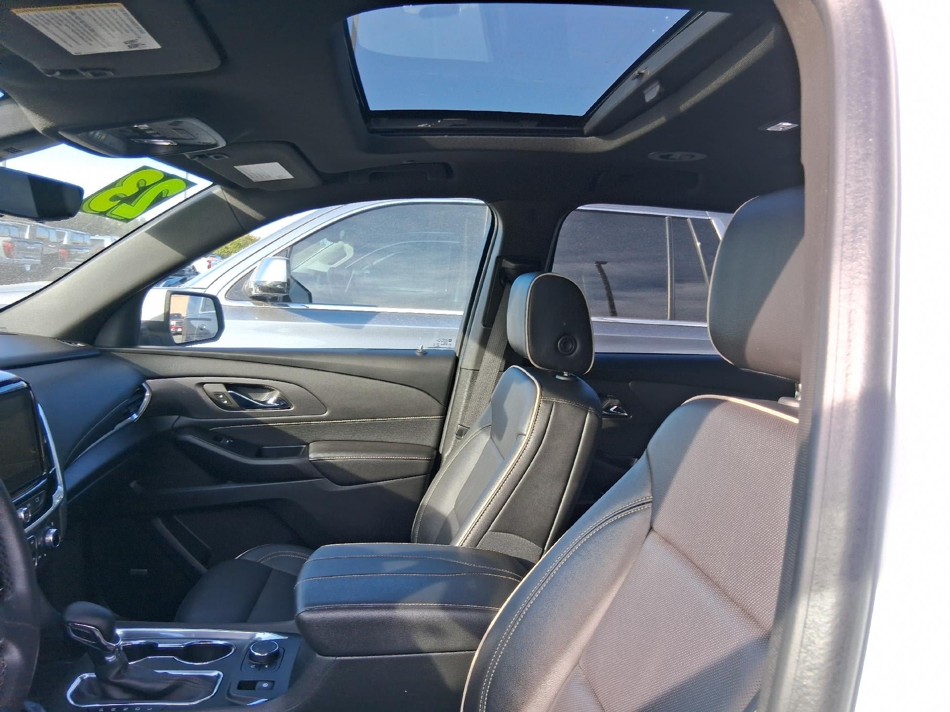 2023 Chevrolet Traverse Dual Skyscape Sunroof, Power Lumbar Seat, Navigation