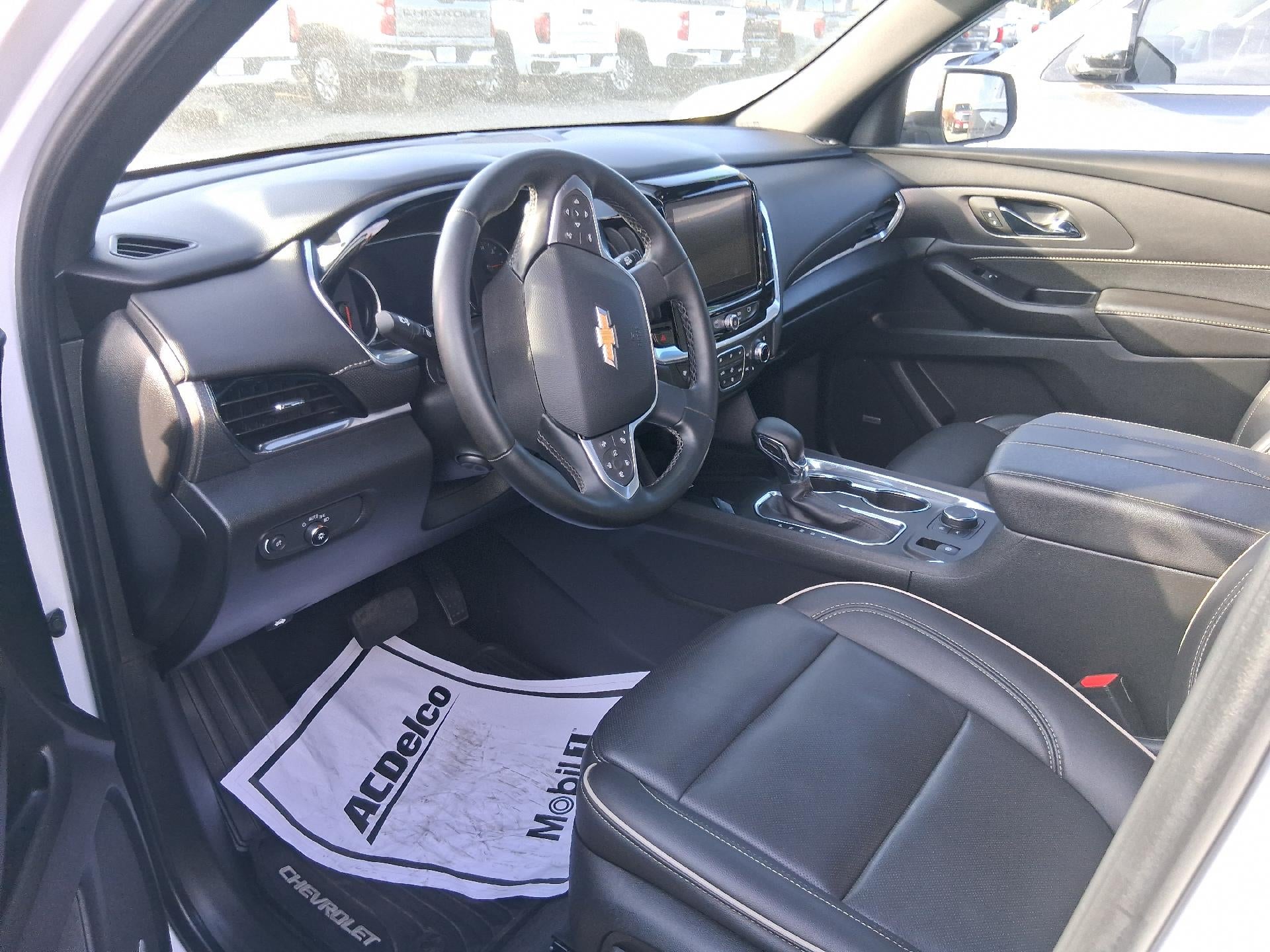 2023 Chevrolet Traverse Dual Skyscape Sunroof, Power Lumbar Seat, Navigation