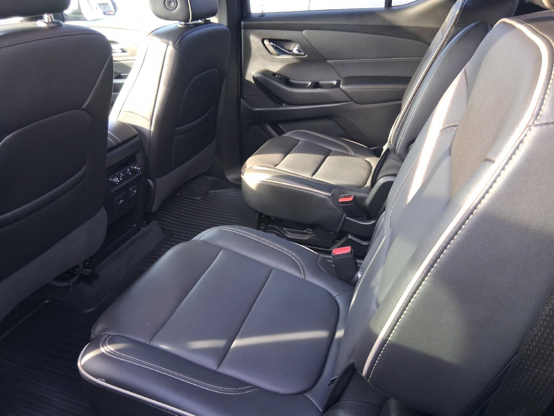 2023 Chevrolet Traverse Dual Skyscape Sunroof, Power Lumbar Seat, Navigation
