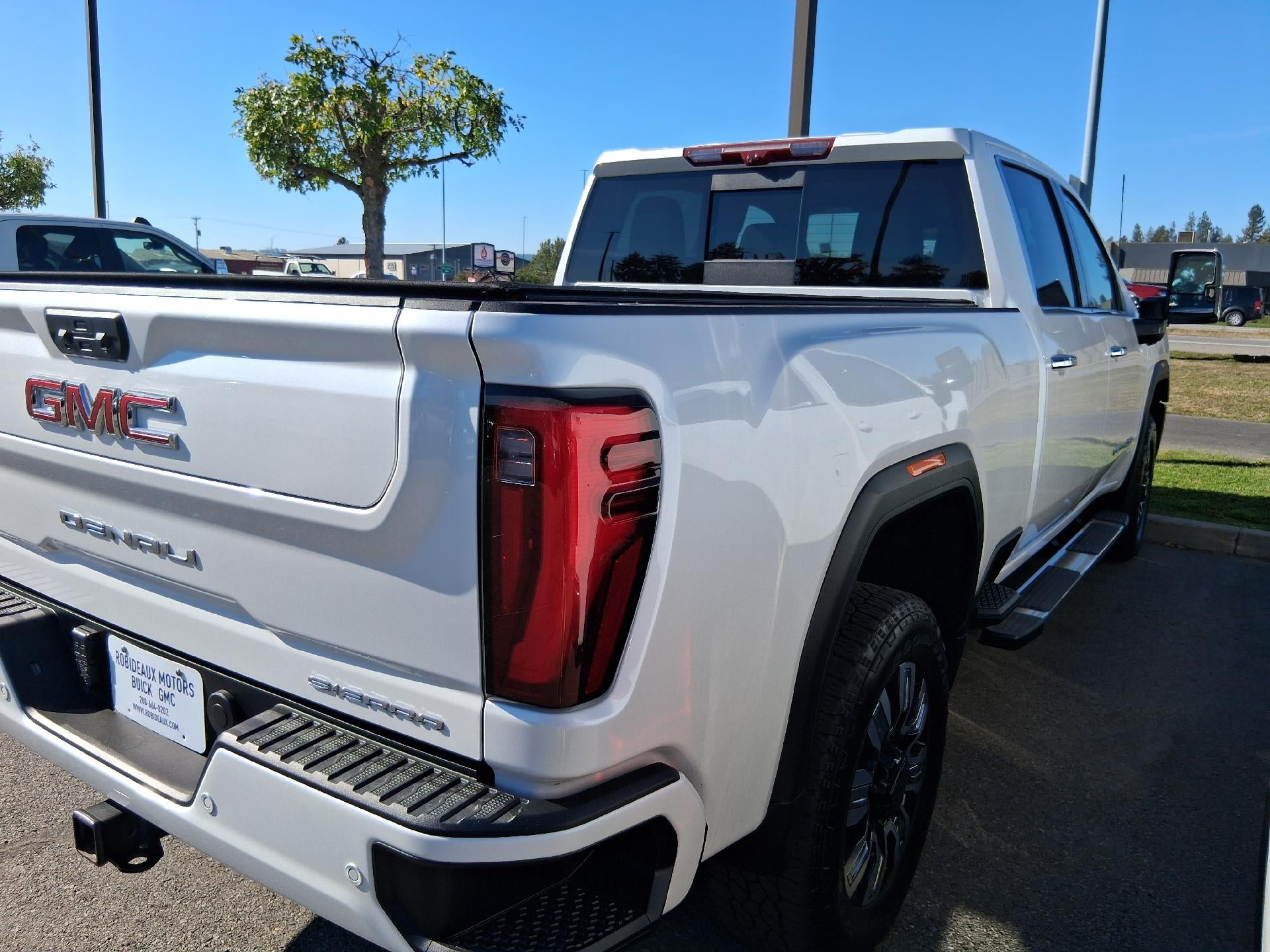 2024 GMC Sierra 2500 HD Power Lumbar Memory Heated and Cooled Seat, Power Sunroof, Technology Package