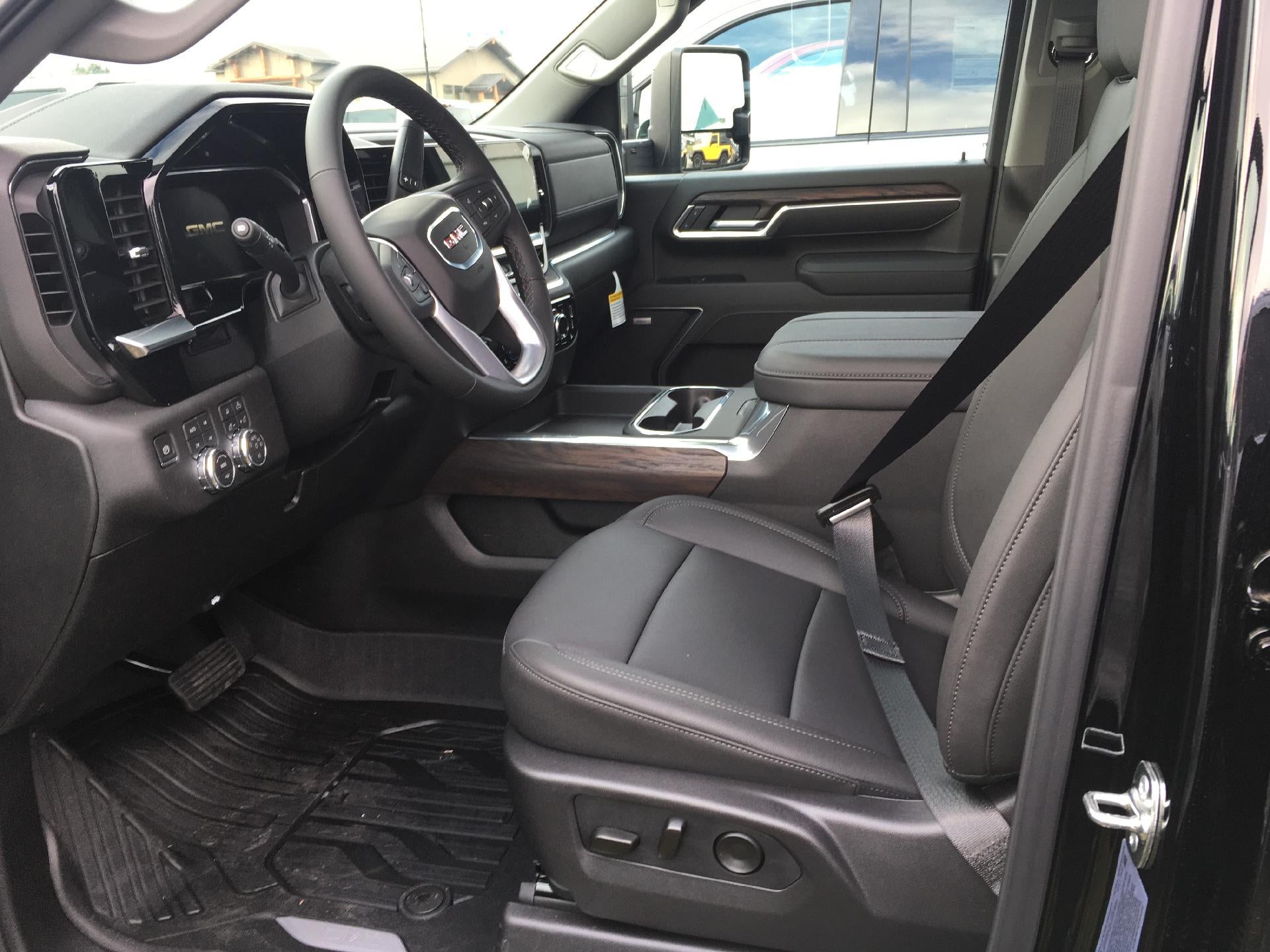 2026 GMC Sierra 2500 HD Crew Cab Standard Box 4-Wheel Drive SLT