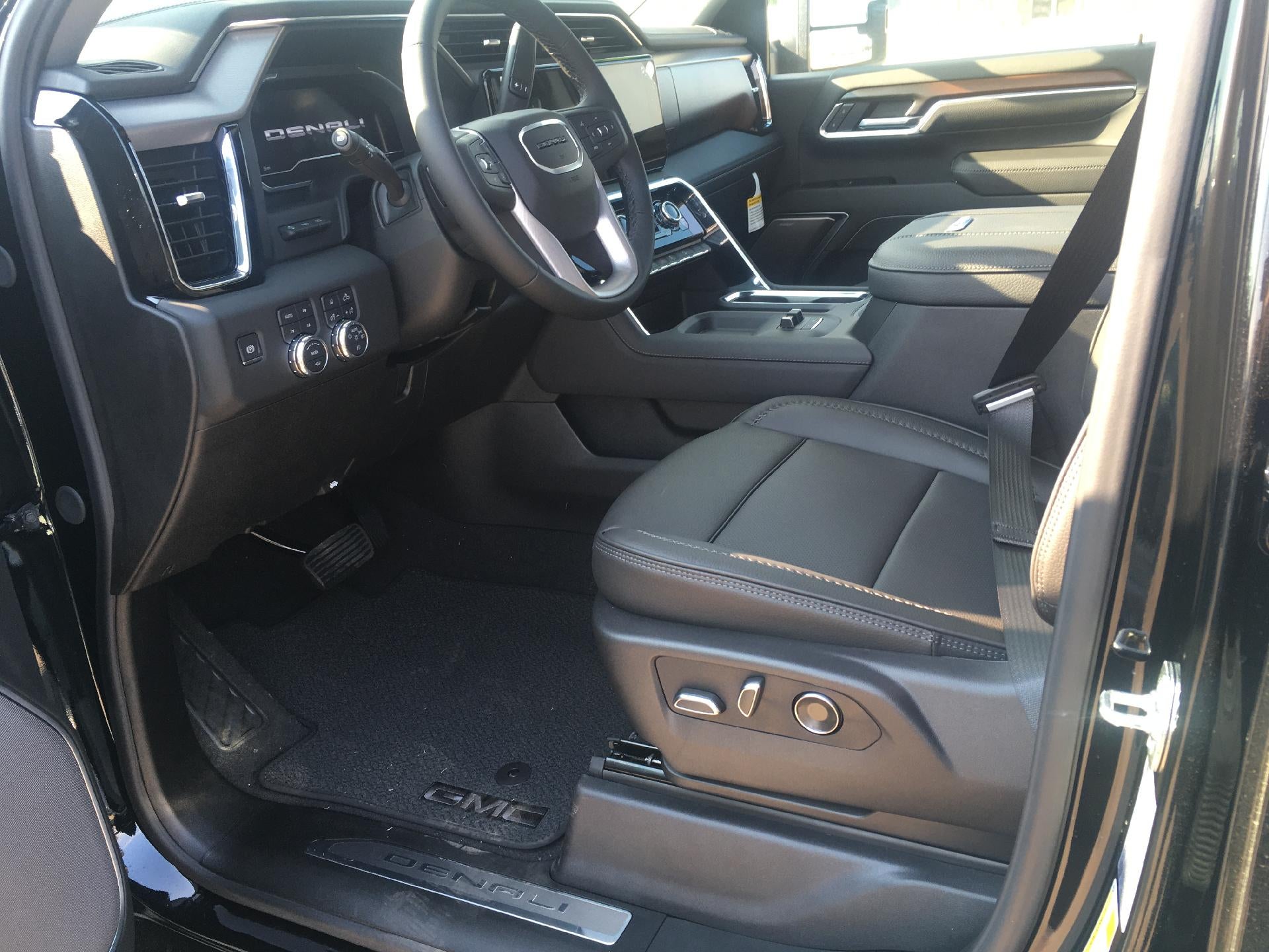 2025 GMC Sierra 2500 HD Crew Cab Standard Box 4-Wheel Drive Denali