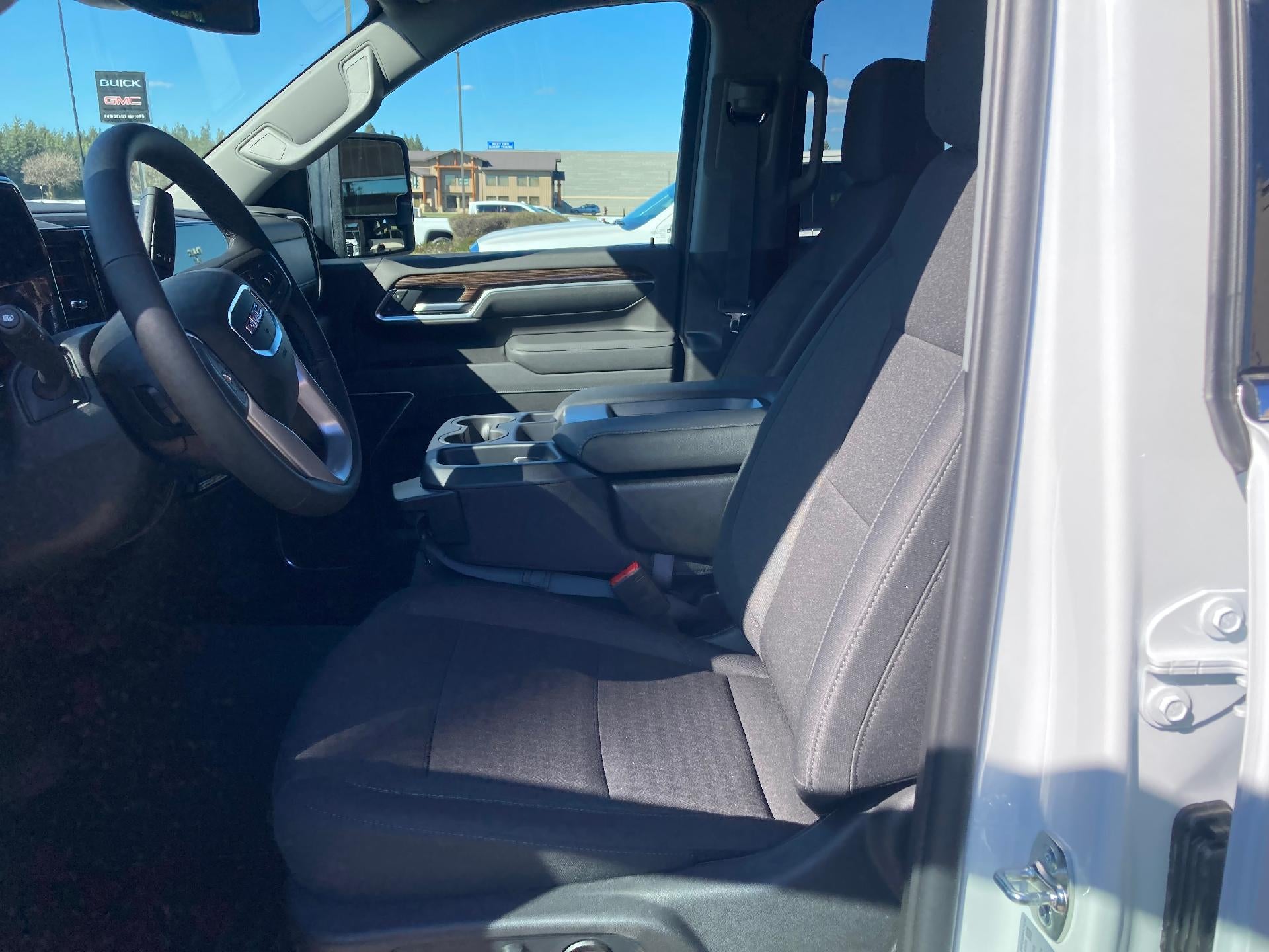 2026 GMC Sierra 3500 HD Crew Cab Long Box 4-Wheel Drive SLE
