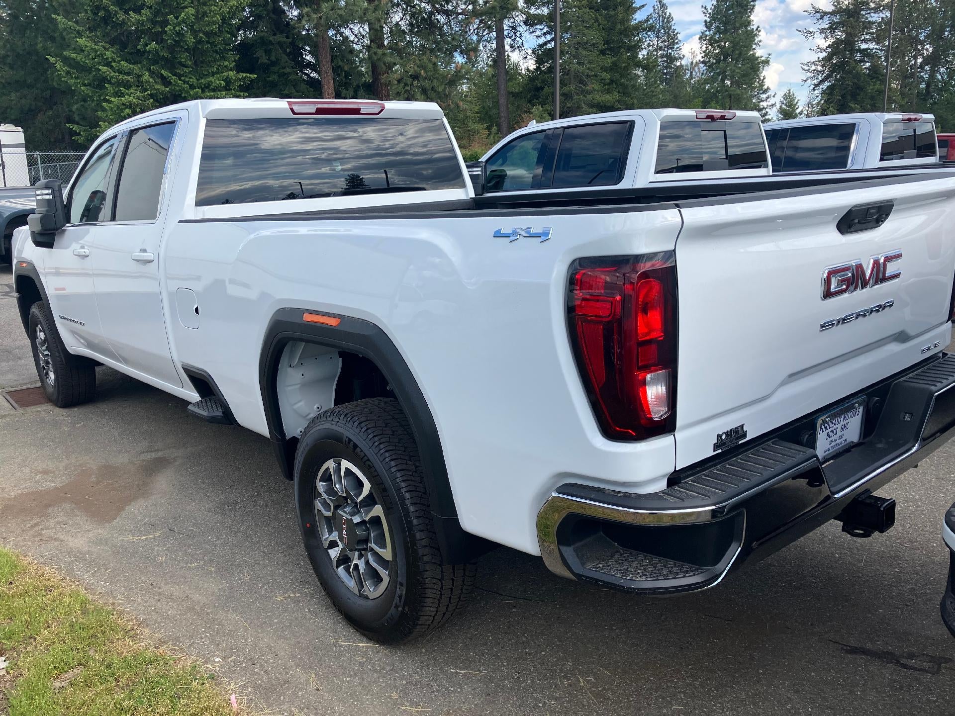 2026 GMC Sierra 3500 HD Crew Cab Long Box 4-Wheel Drive SLE