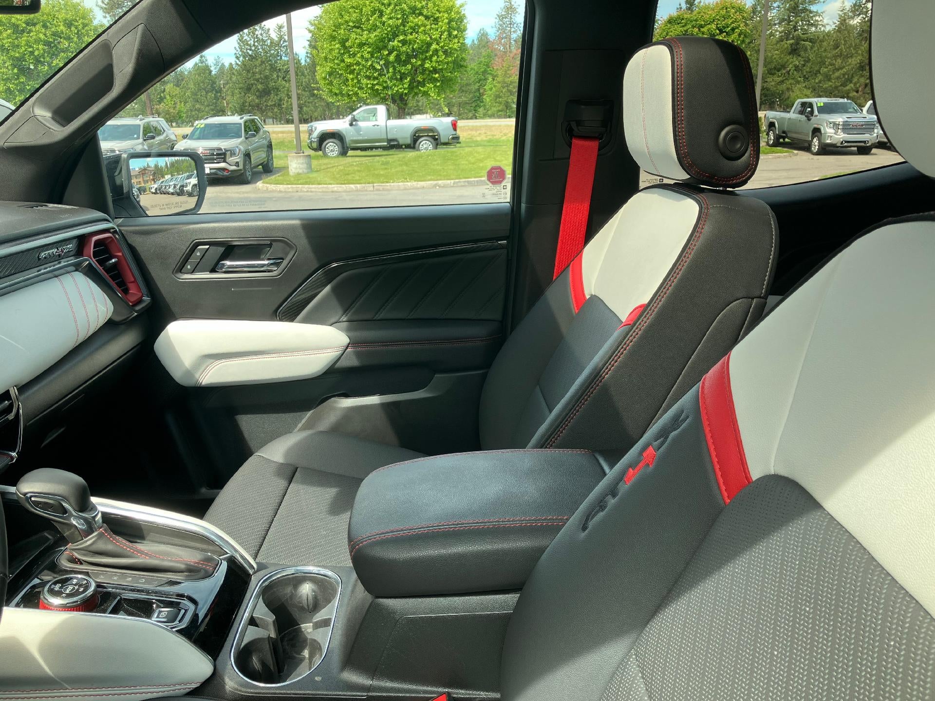 2025 GMC Canyon Power Memory Lumbar Seat, Power Sunroof, Technology Package