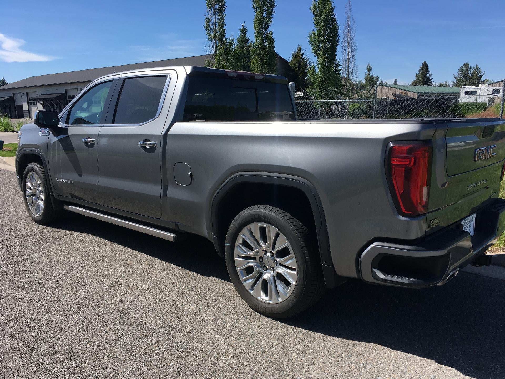 2020 GMC Sierra 1500 Power Lumbar Memory Seat, Power Sunroof, Technology Package, Navigation