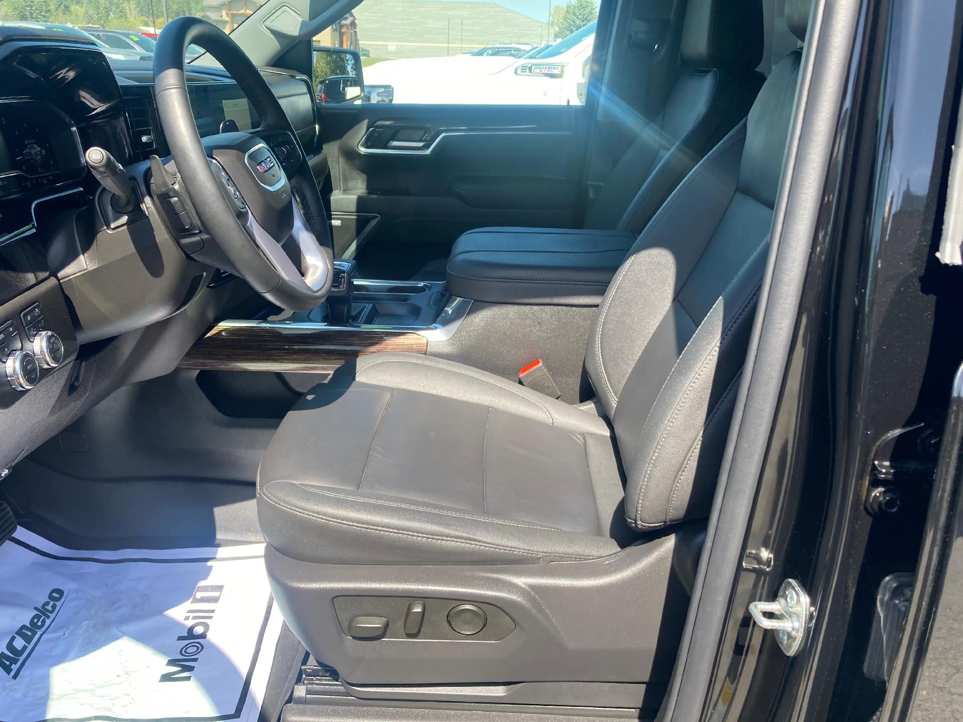 2025 GMC Sierra 1500 Leather Heated Power Seat, Navigation, Adaptive Cruise Control