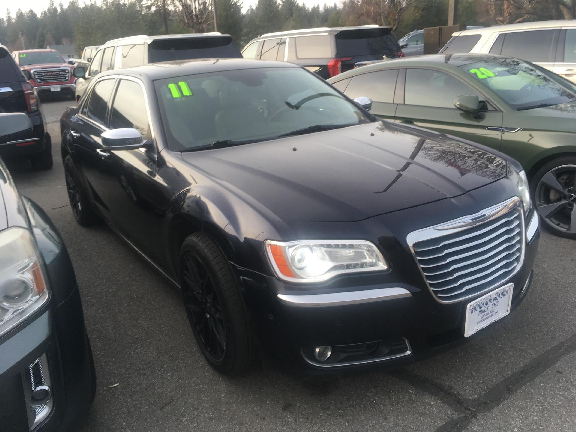 2011 Chrysler 300 Leather Power Heated and Cooled Seat, Keyless Entry, Heated Steering Wheel