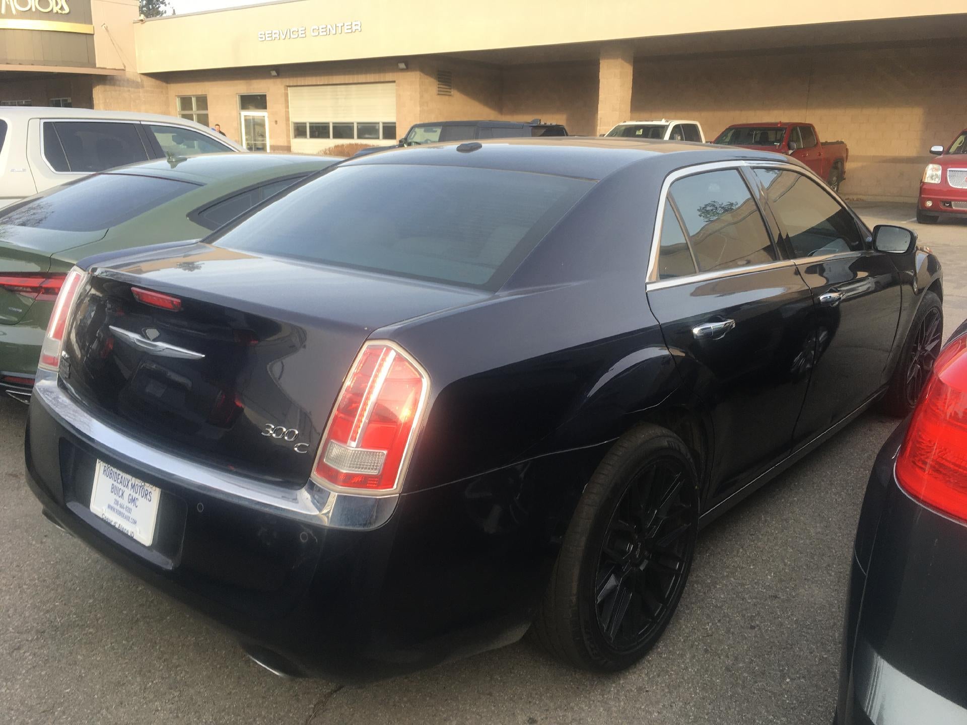2011 Chrysler 300 Leather Power Heated and Cooled Seat, Keyless Entry, Heated Steering Wheel