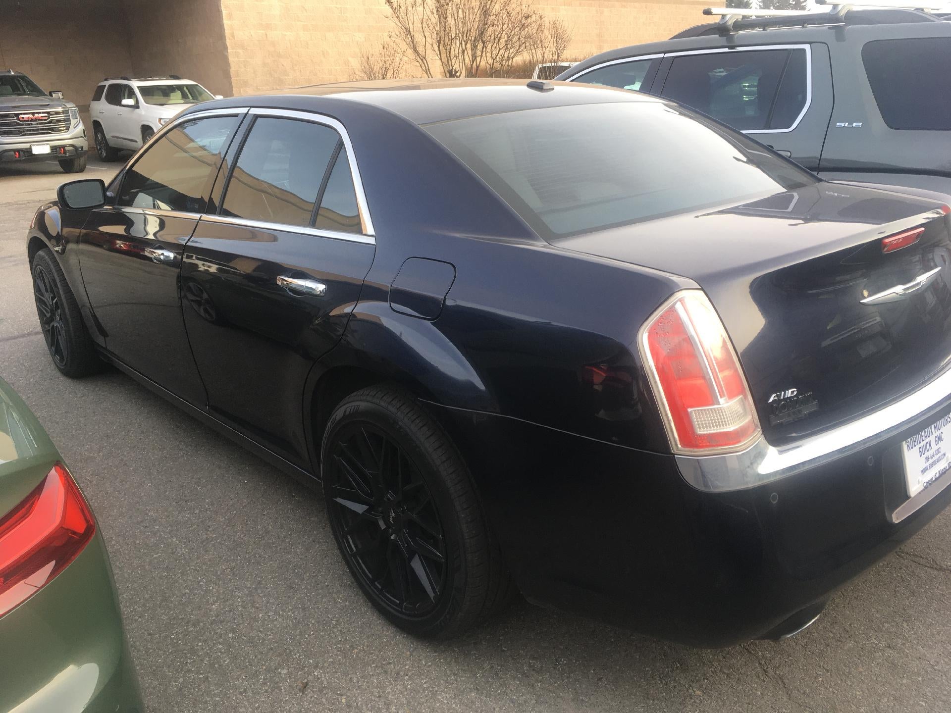 2011 Chrysler 300 Leather Power Heated and Cooled Seat, Keyless Entry, Heated Steering Wheel