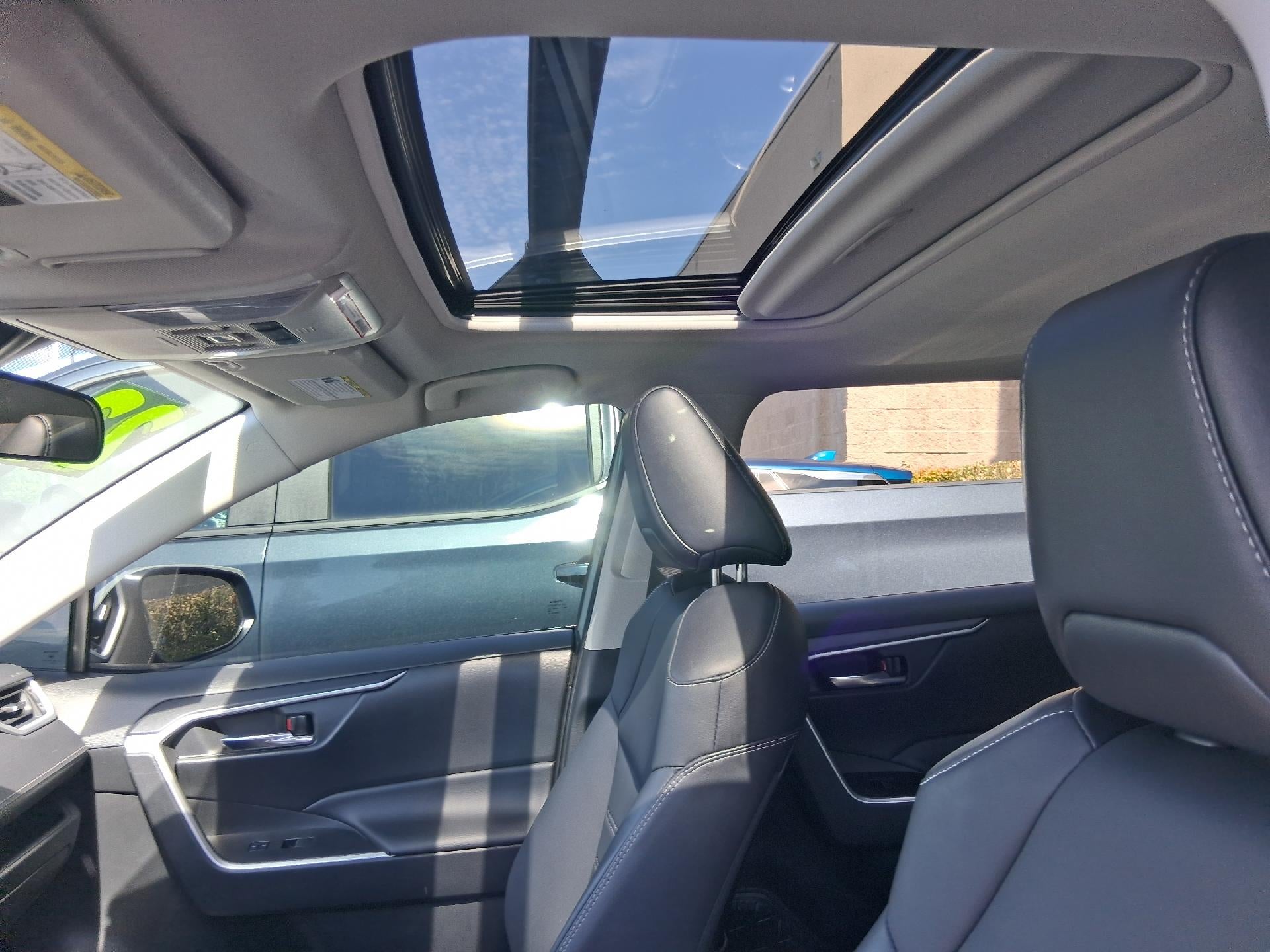 2022 Toyota RAV4 Power Lumbar Seat, Back Up Camera, Cruise Control