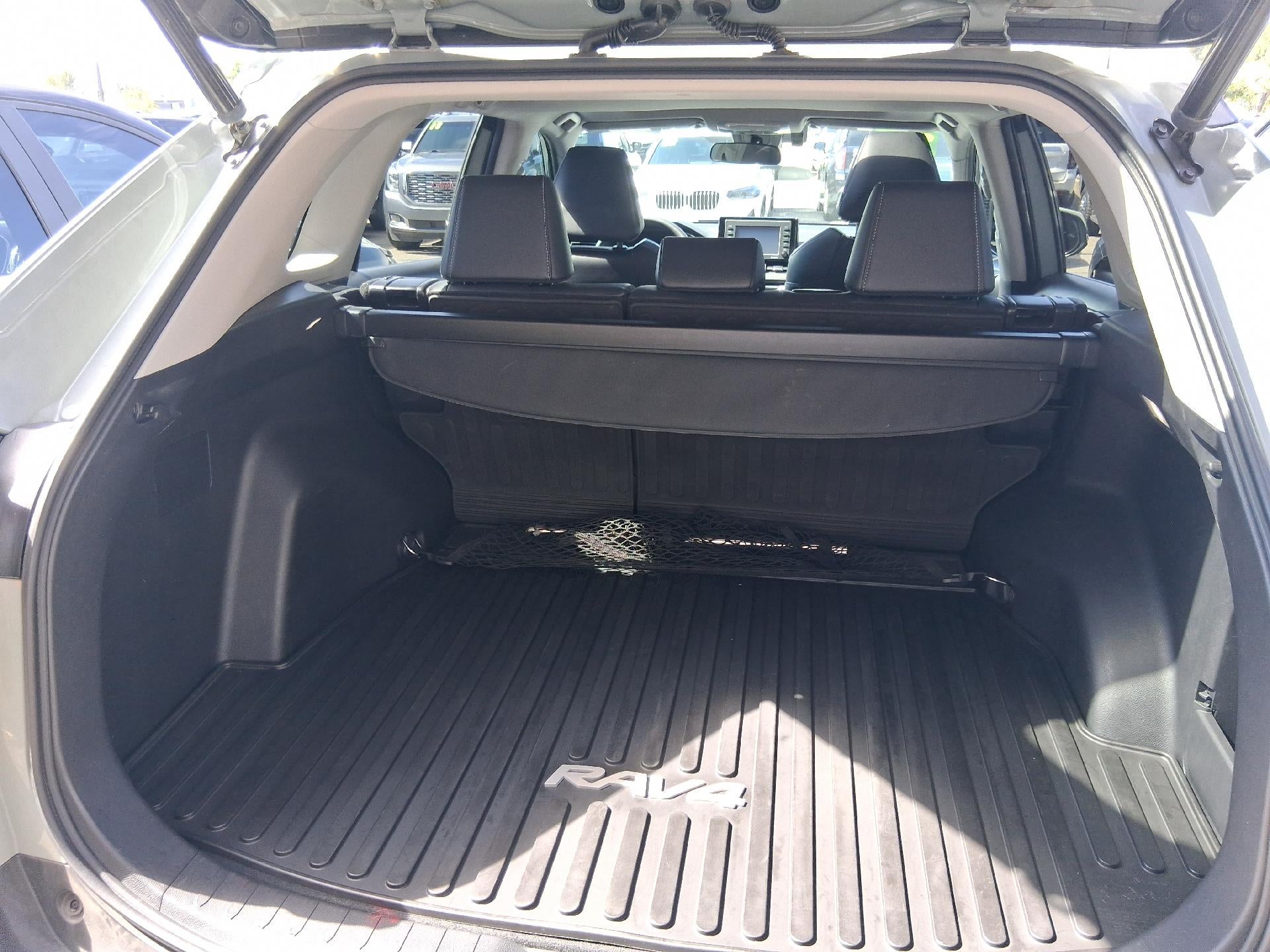 2022 Toyota RAV4 Power Lumbar Seat, Back Up Camera, Cruise Control