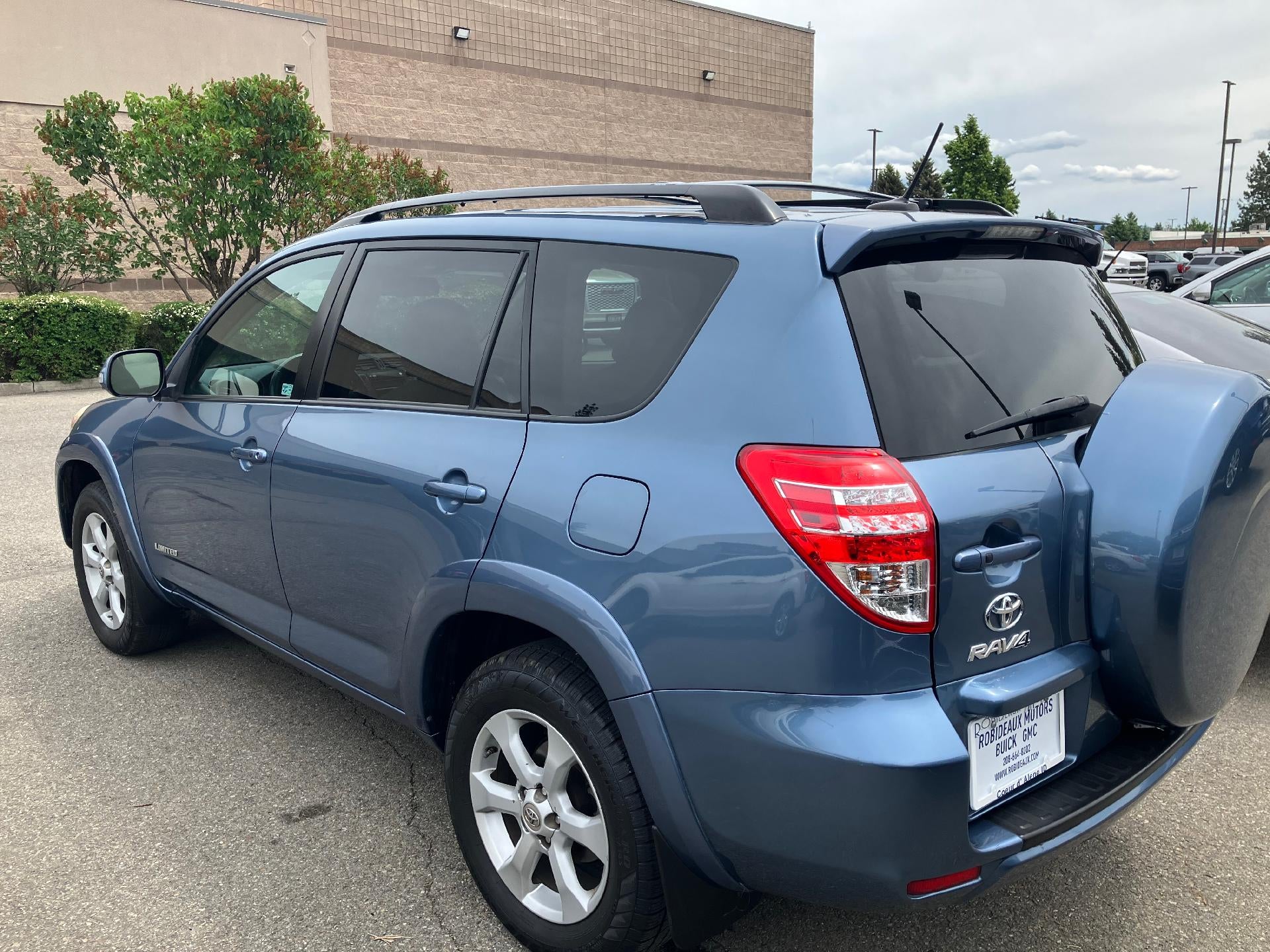2011 Toyota RAV4 6-Way Seat, Power Windows and Locks, Cruise Control