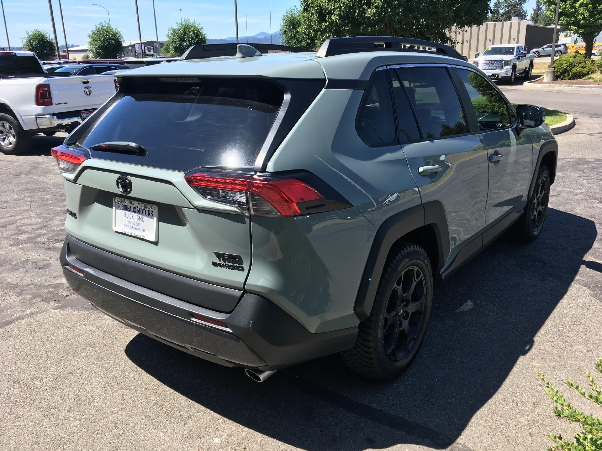 2020 Toyota RAV4 Power Lumbar Seat, Back Up Camera, Keyless Entry