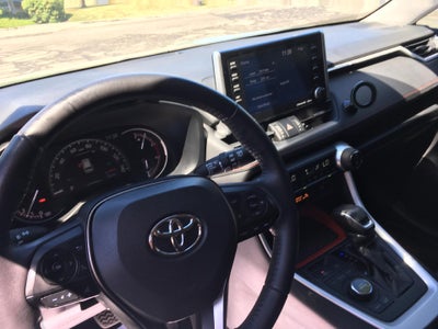2020 Toyota RAV4 Power Lumbar Seat, Back Up Camera, Keyless Entry