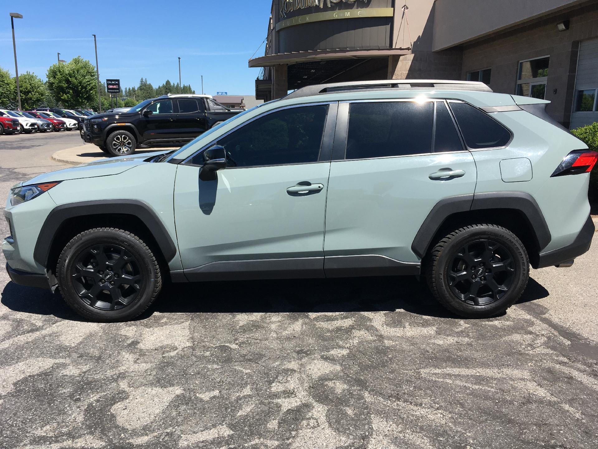2020 Toyota RAV4 Power Lumbar Seat, Back Up Camera, Keyless Entry