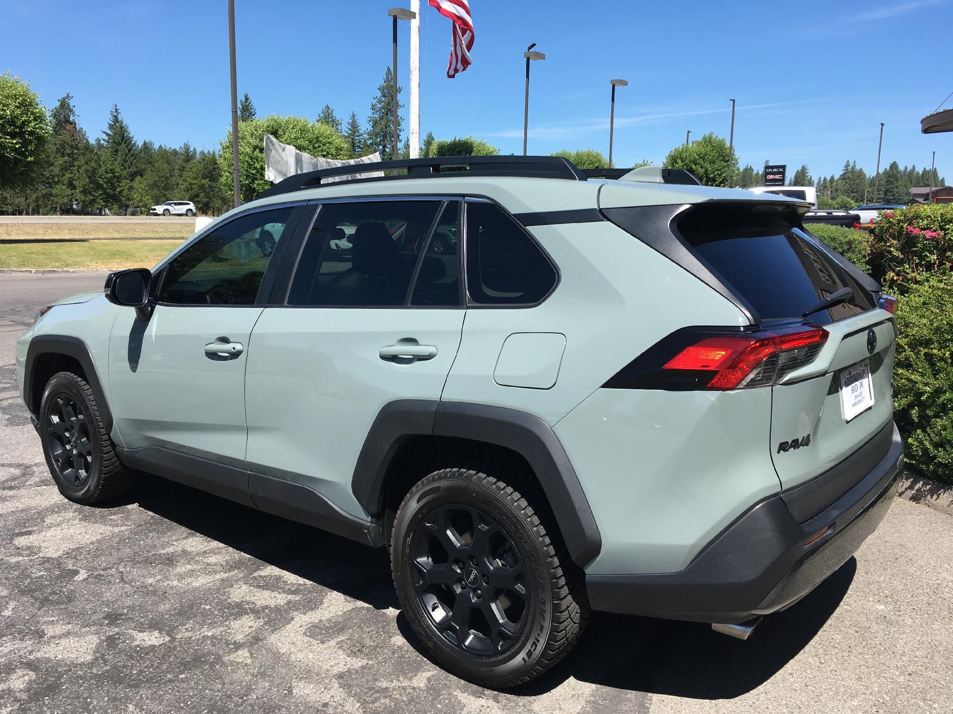 2020 Toyota RAV4 Power Lumbar Seat, Back Up Camera, Keyless Entry