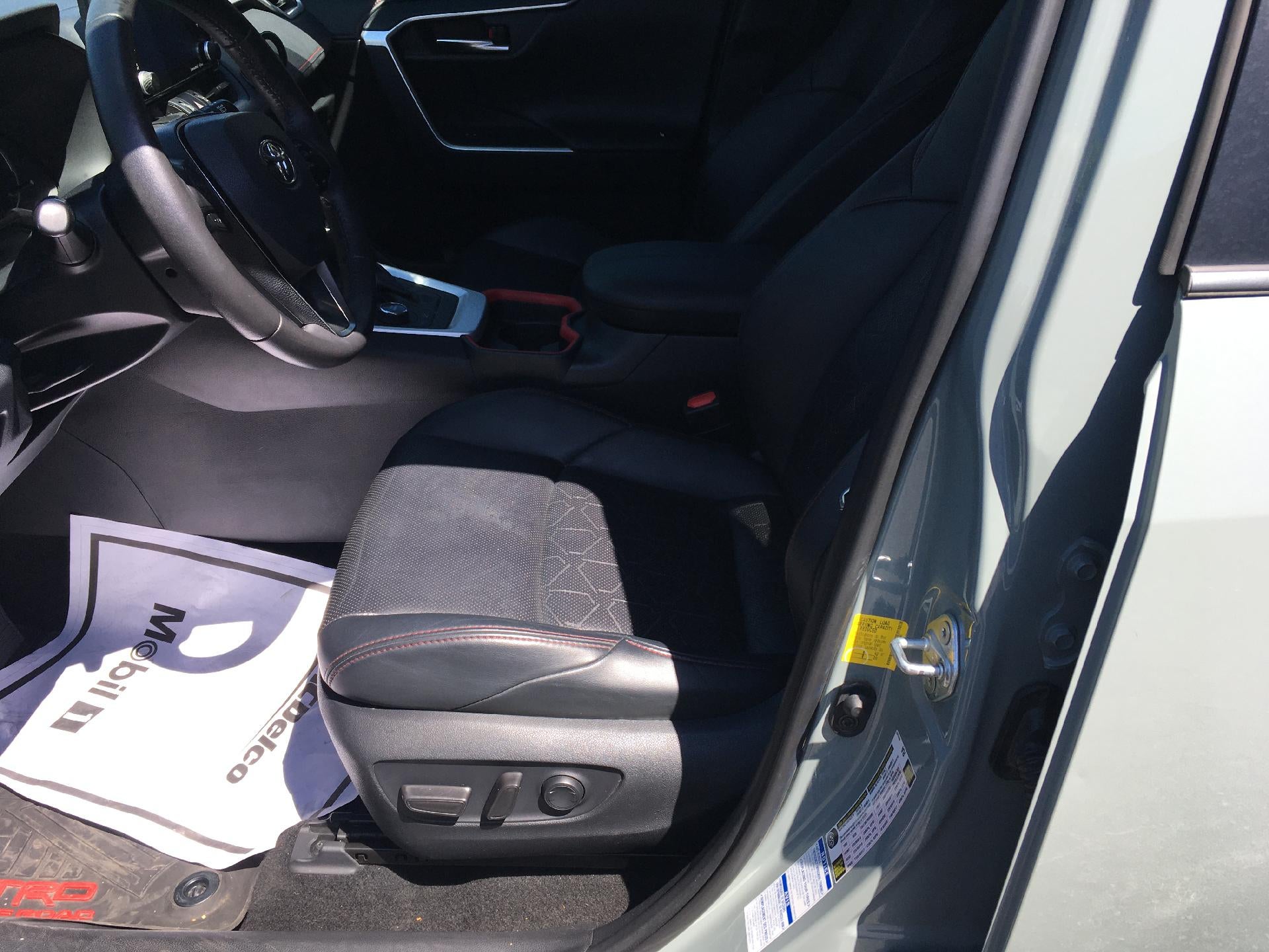 2020 Toyota RAV4 Power Lumbar Seat, Back Up Camera, Keyless Entry