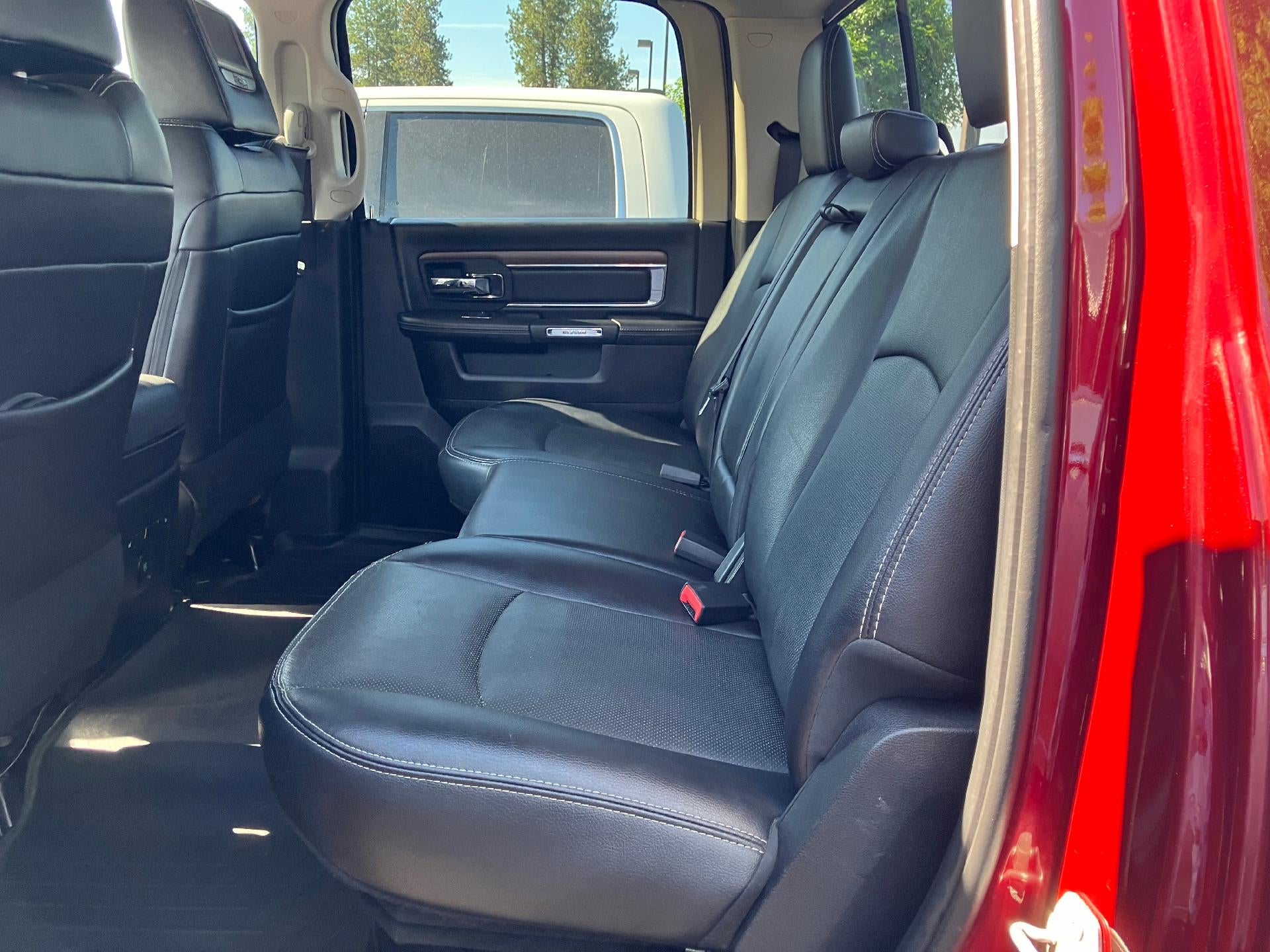 2017 RAM 2500 Power Lumbar Heated and Cooled Seat, Keyless Entry, Back Up Camera, Heated Steering Wheel