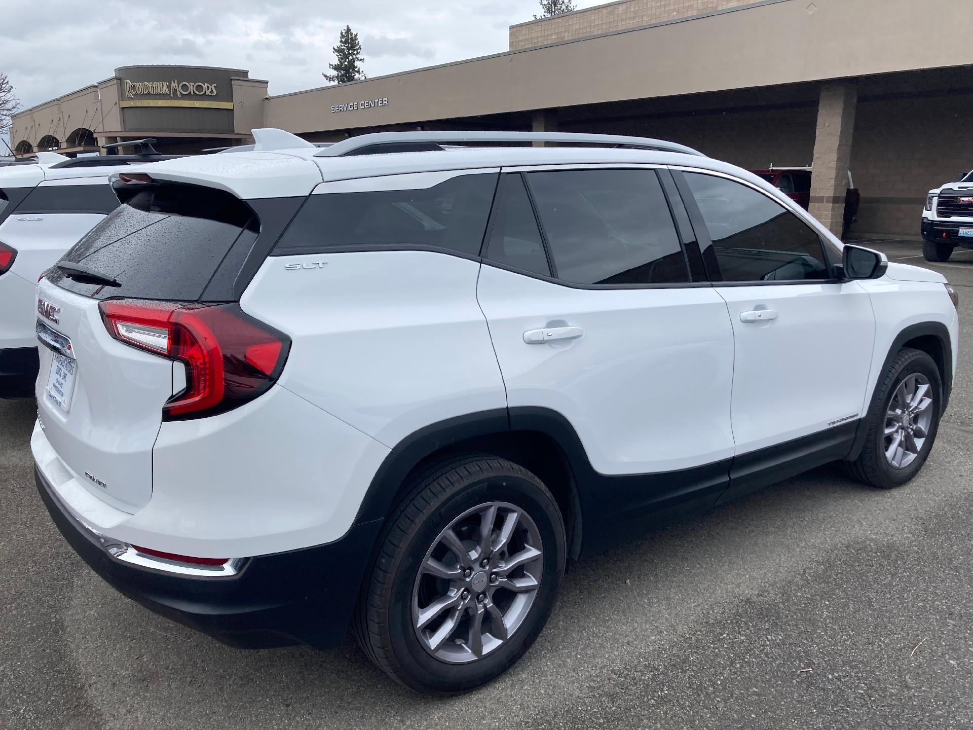 2022 GMC Terrain Power Lumbar Memory Seat, Power Skyscape Sunroof, Navigation, HD Rear Vision Camera