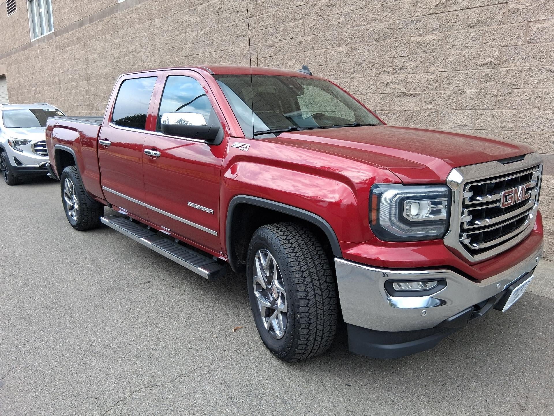 2018 GMC Sierra 1500 Memory Leather Heated and Cooled Seat, Navigation, Climate Control
